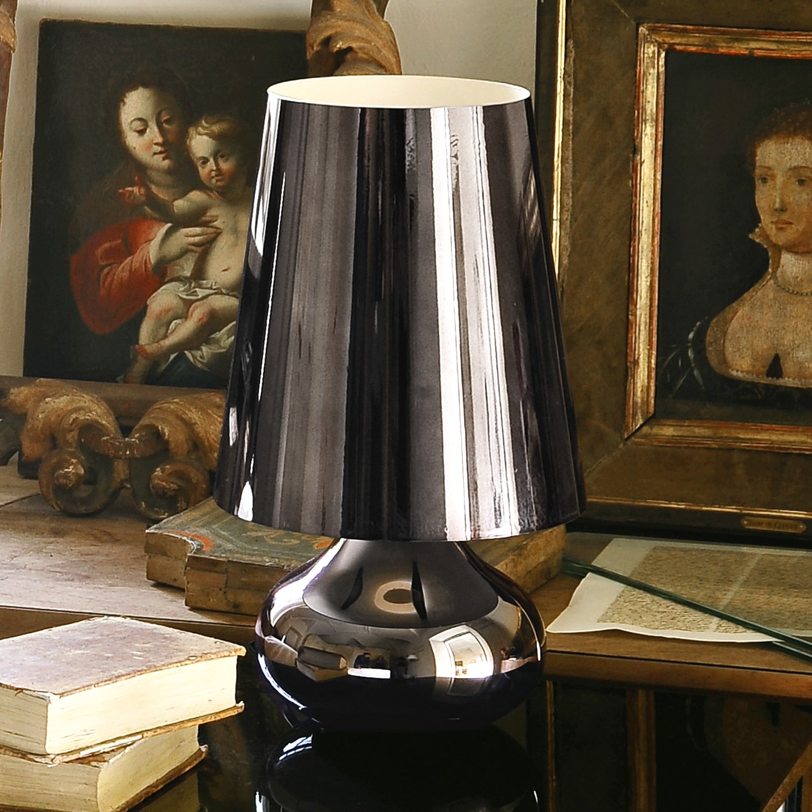 Kartell Cindy LED table lamp