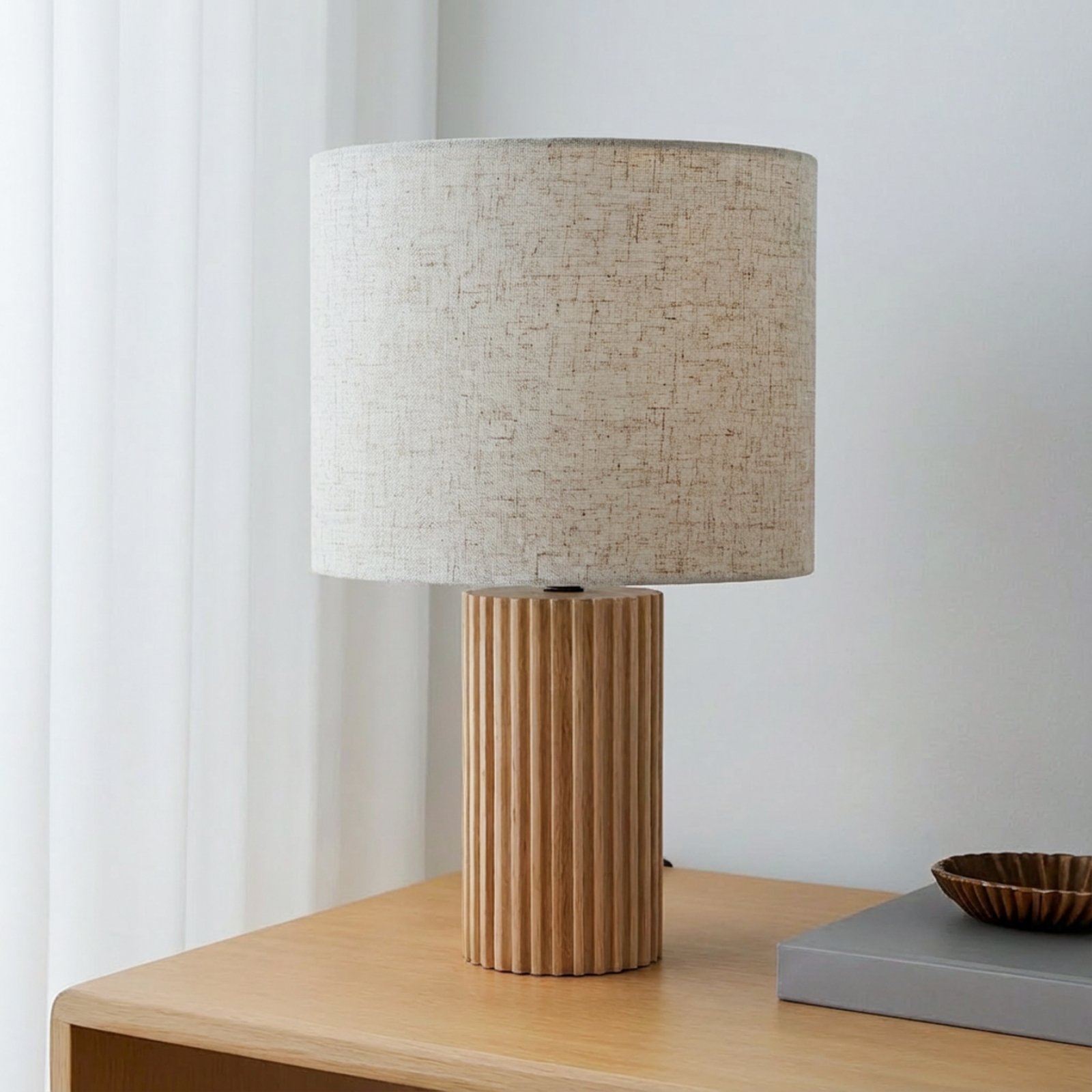 Lindby Επιτραπέζια λάμπα Kimiko, ύψος 38 cm, ξύλο, ύφασμα