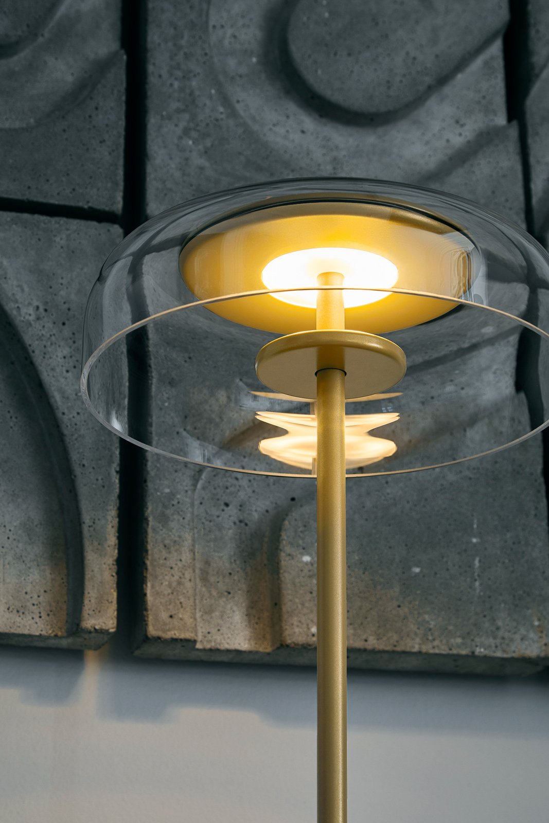 Blossi LED-Tischleuchte, Höhe 43 cm, goldfarben/klar - Nuura