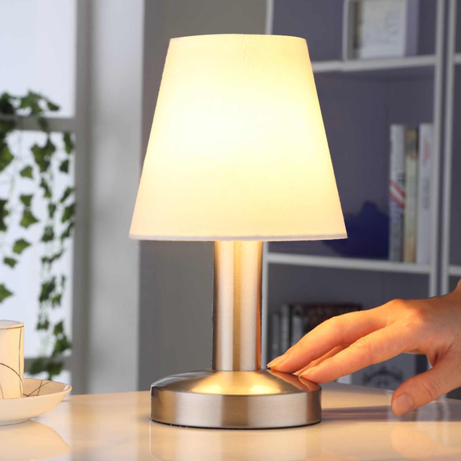 Hanno Table Lamp White/Nickel - Lindby