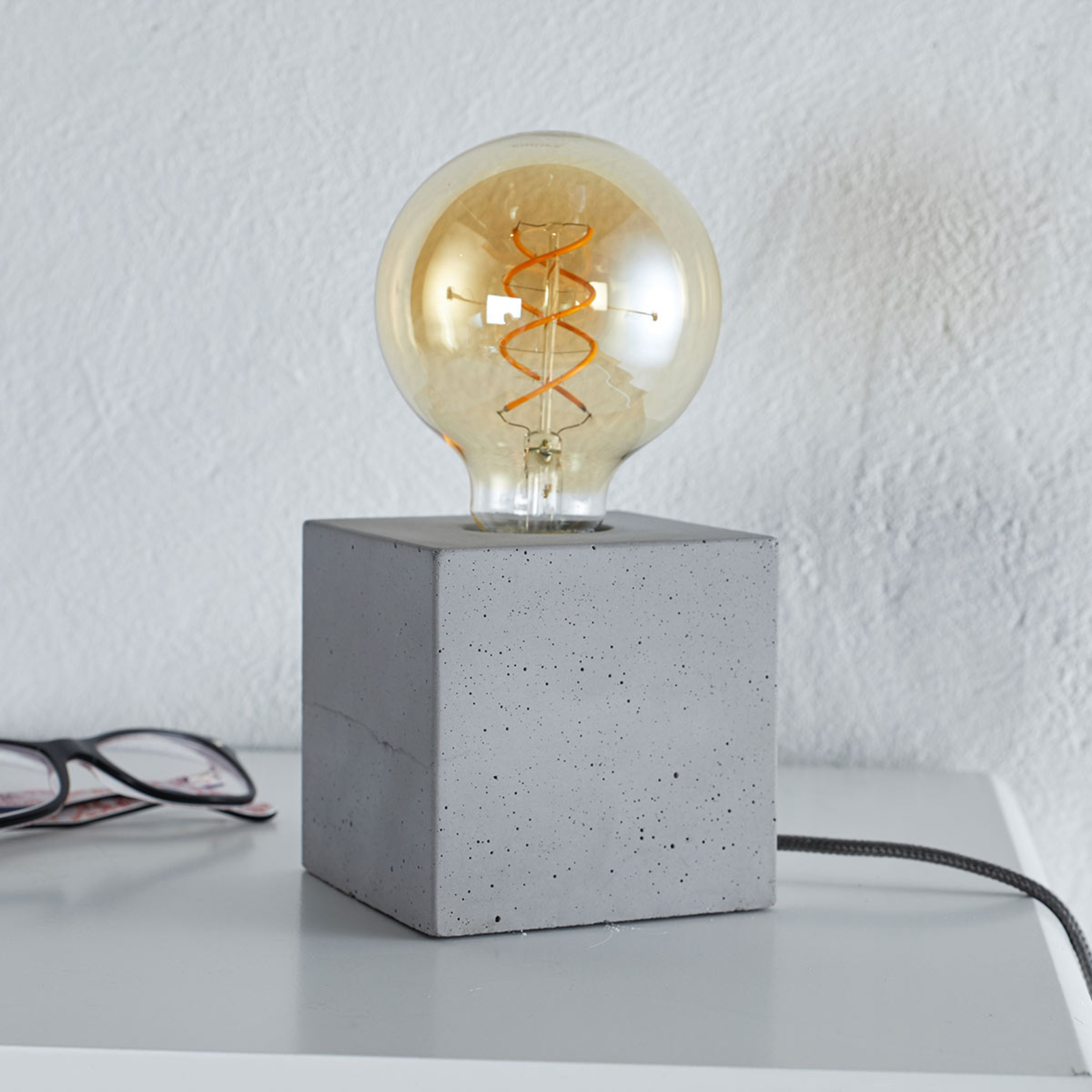 Modern table lamp Strong made of concrete