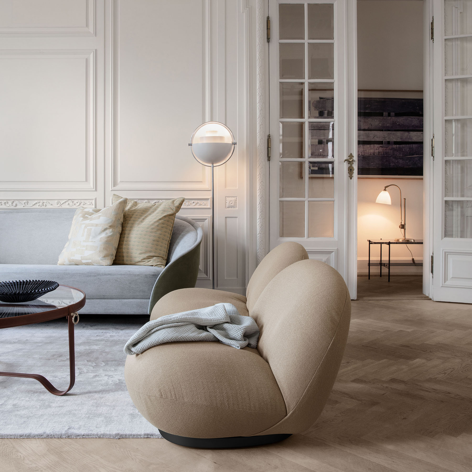 GUBI Multi-Lite floor lamp chrome/white, for Living / Dining Room, steel, E27, 57 W, energy efficiency: A++, H: 148 cm