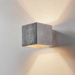 Nástenné svetlo Ara ako betónová kocka