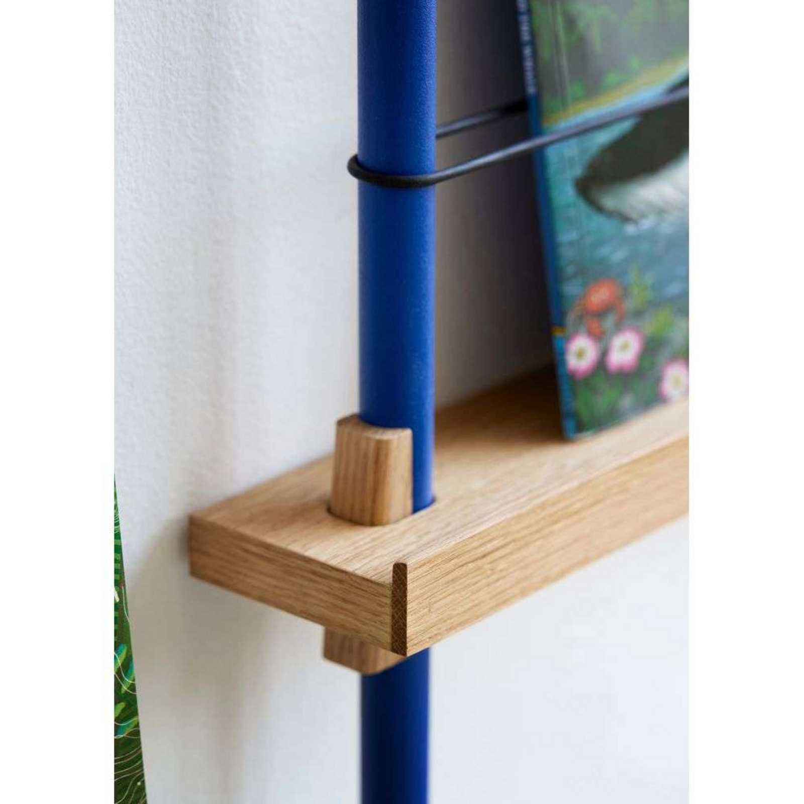 Magazine Shelving Oak/Deep Blue - Moebe