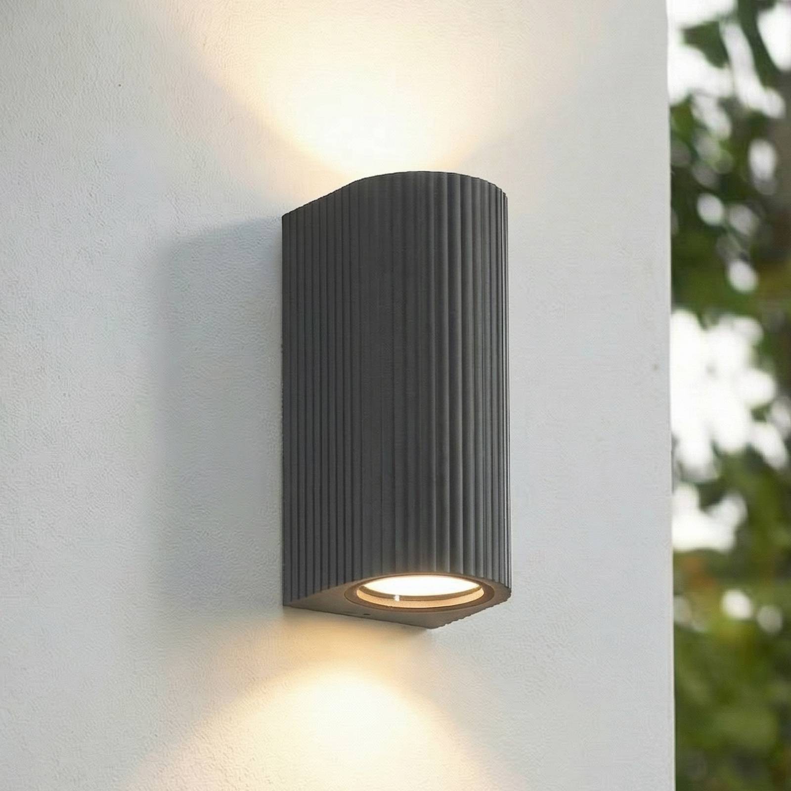Lindby udendørs væglampe Aluvo, antracit, 16 cm, IP65 Riffel