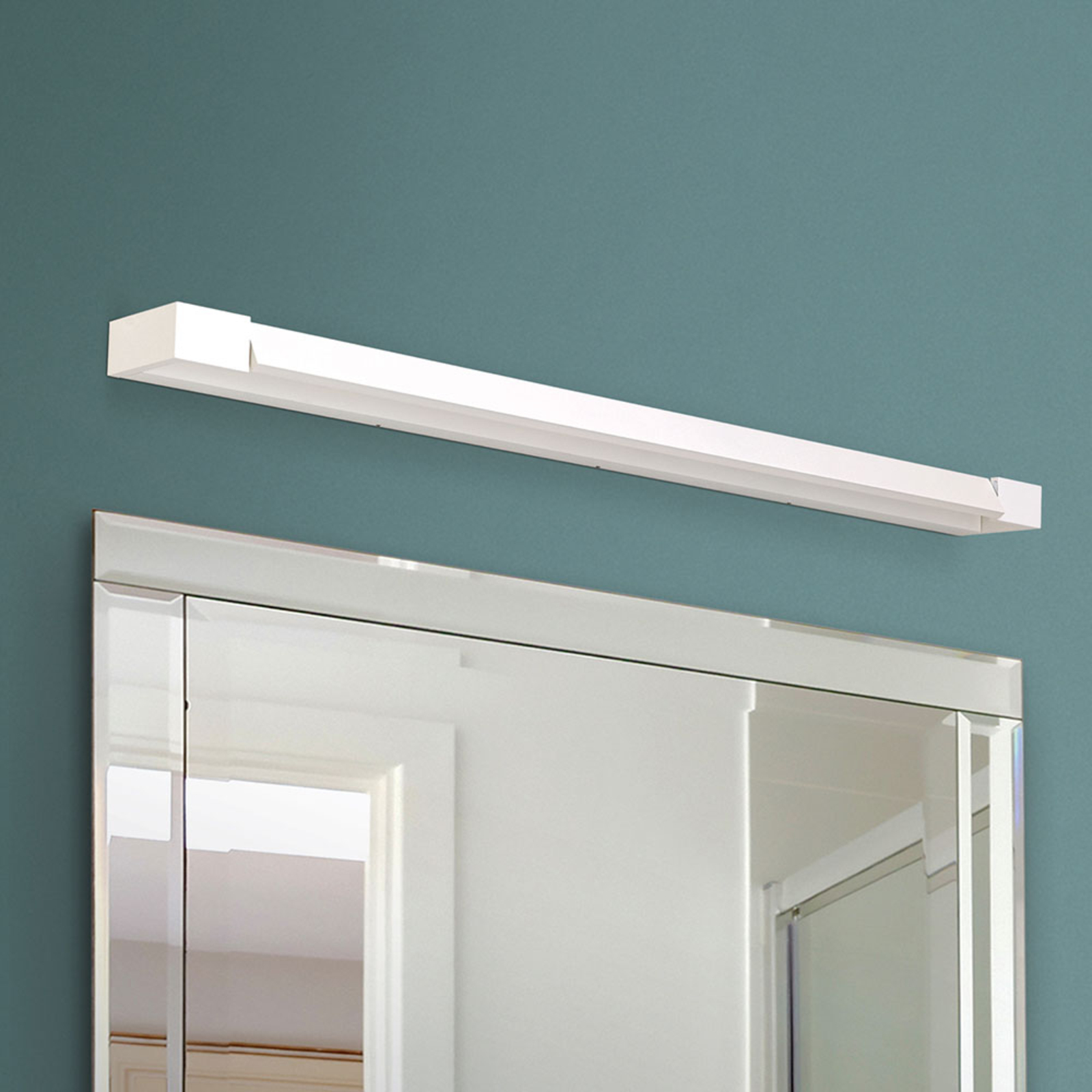 Marilyn LED mirror light, white, pivotable 90 cm