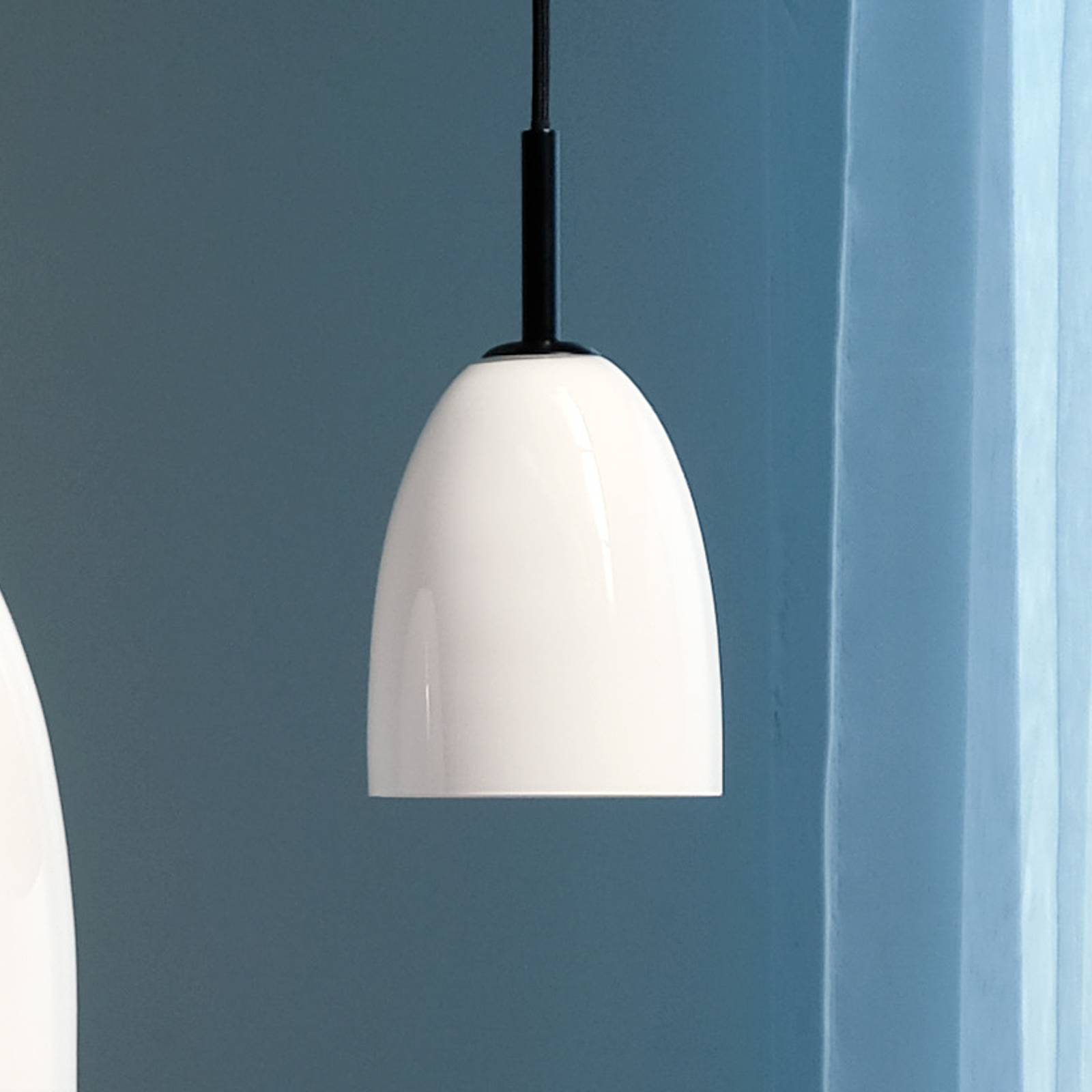 Lampa wisząca Dyberg Larsen Jazz opal/czarny 18 cm