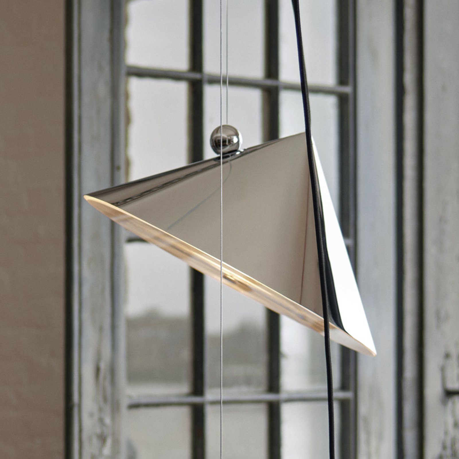 Suspension LED Pose, argent, Ø 43 cm acier à intensité variable - Tom Dixon Suspension LED Pose, argent, Ø 43 cm acier à intensité variable - Tom Dixon