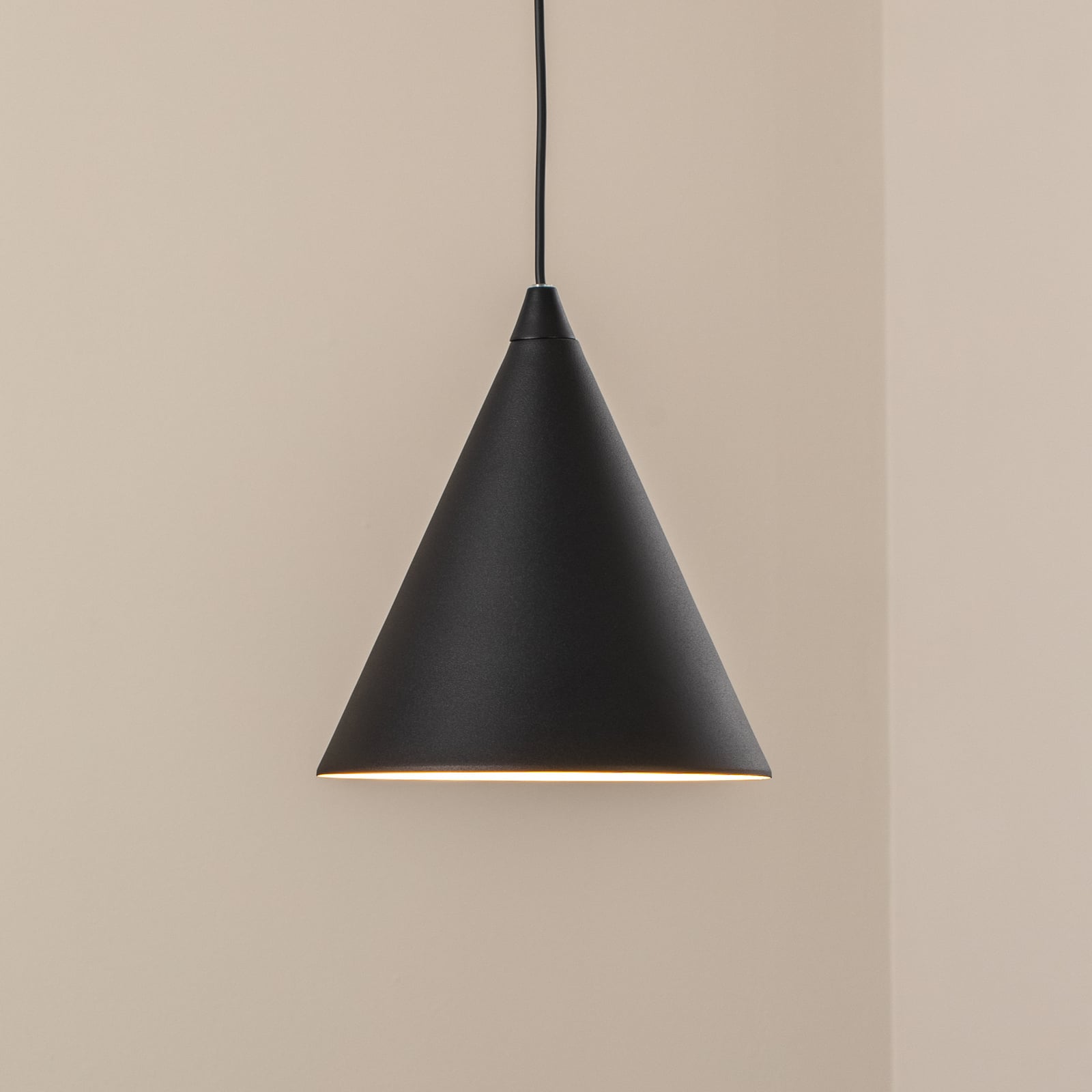 Żyrandol Form, czarna, metalowa, Ø 24 cm, stożkowa – ALDEX