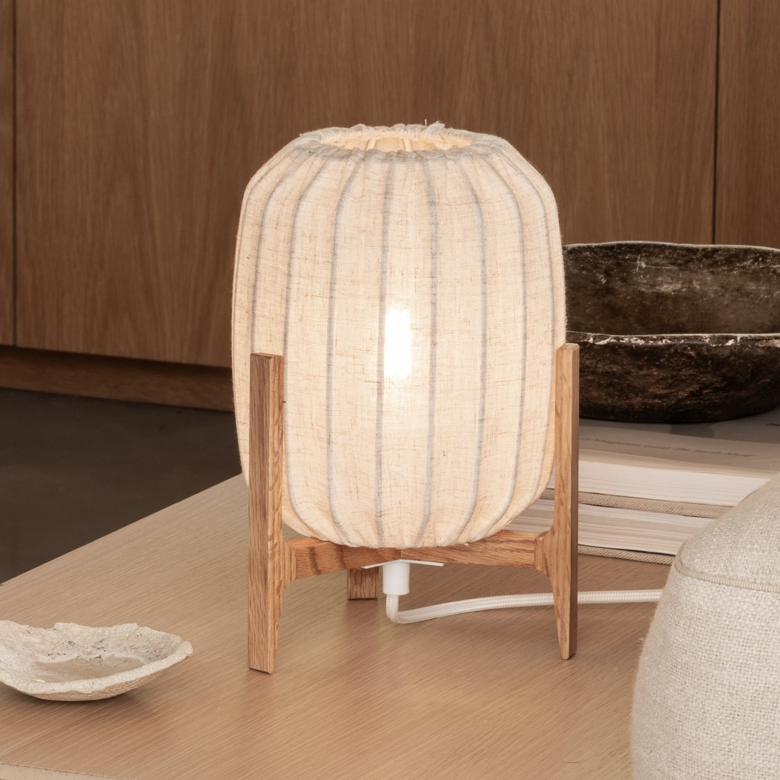 Prisma bordlampe, eik/beige, 24 cm, tre – Watt &amp; Veke