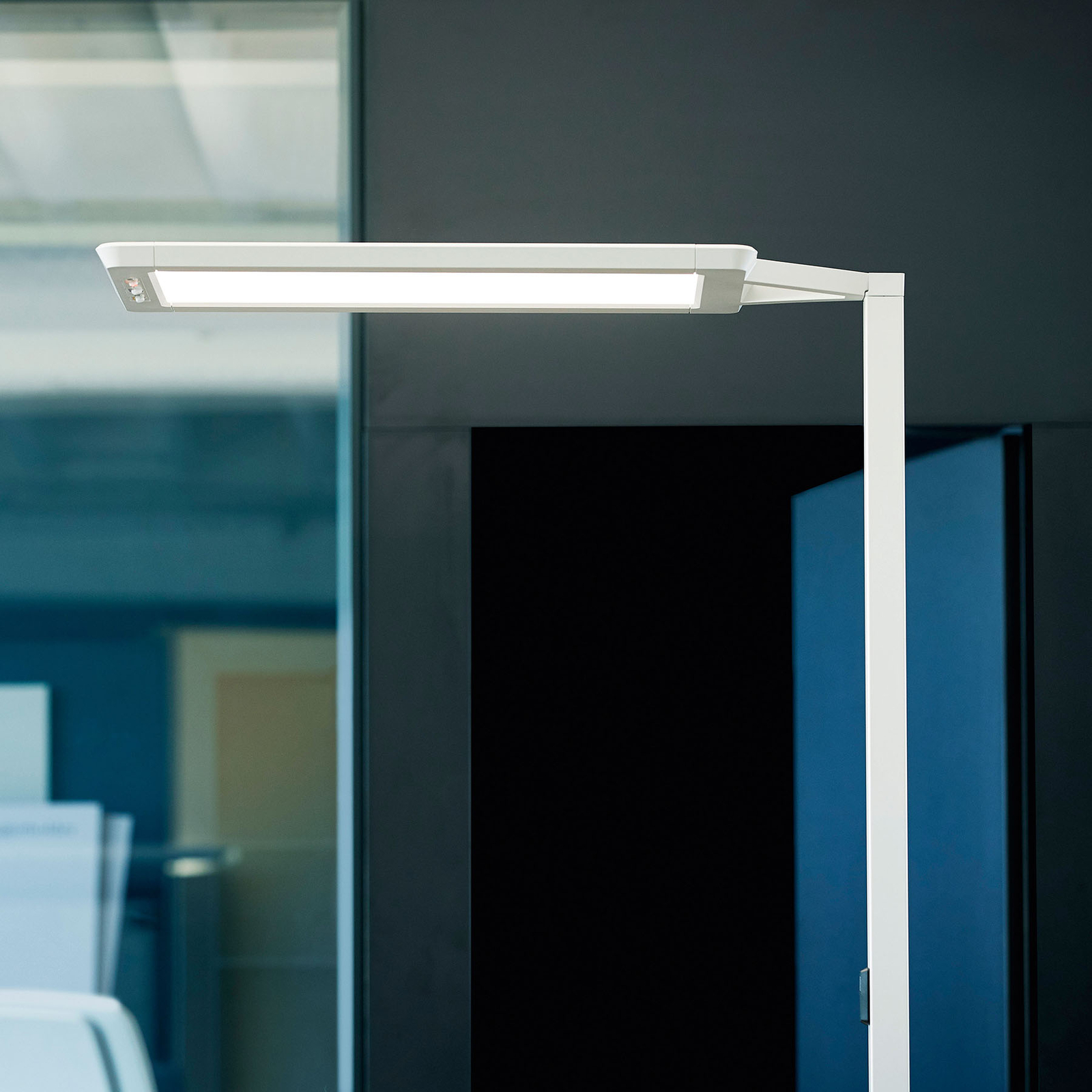 LED-Stehlampe Yara.single 4.000K, BT, LTX 15.000lm
