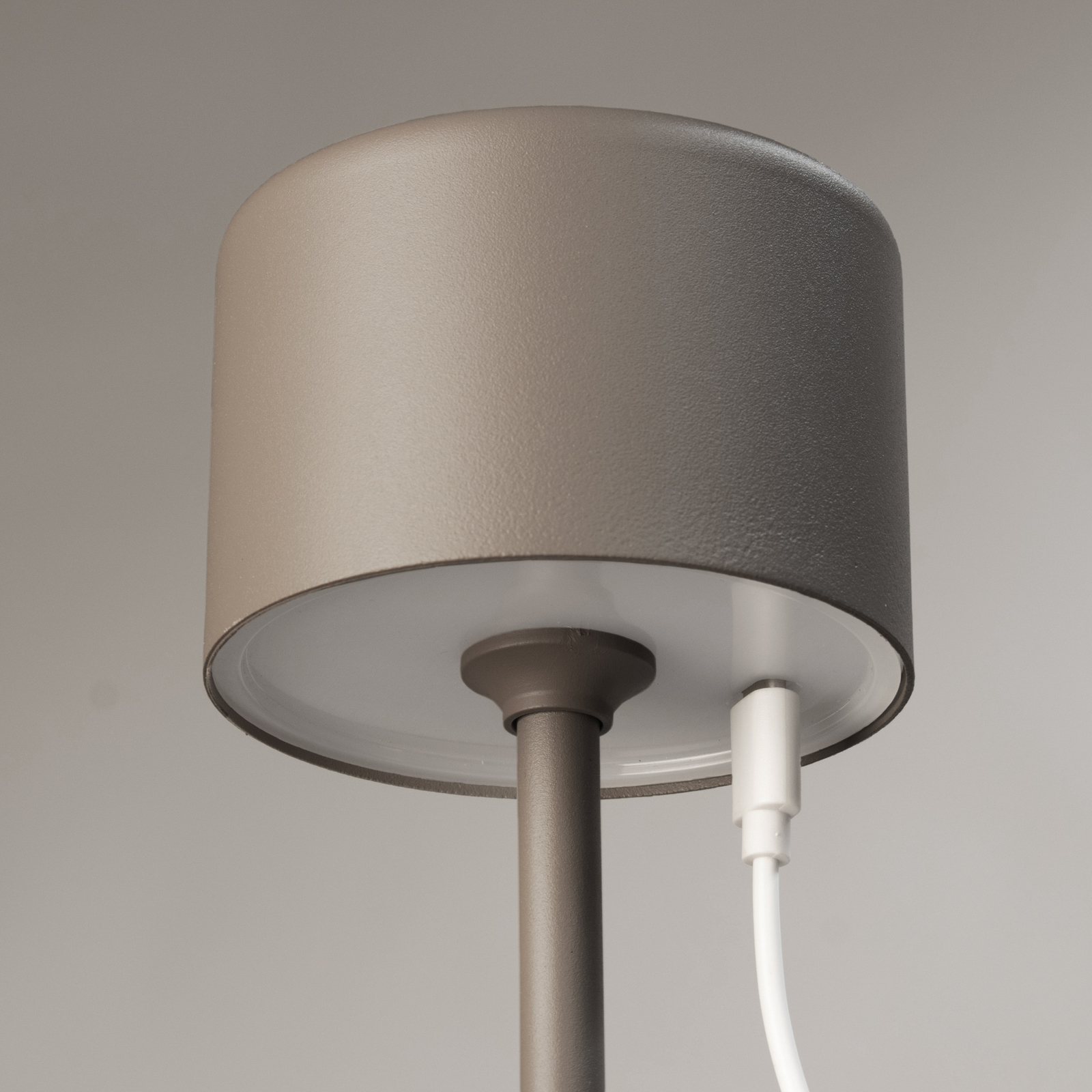 LED-Akku-Tischlampe Juna, grau-braun Höhe 25 cm Metall, IP54