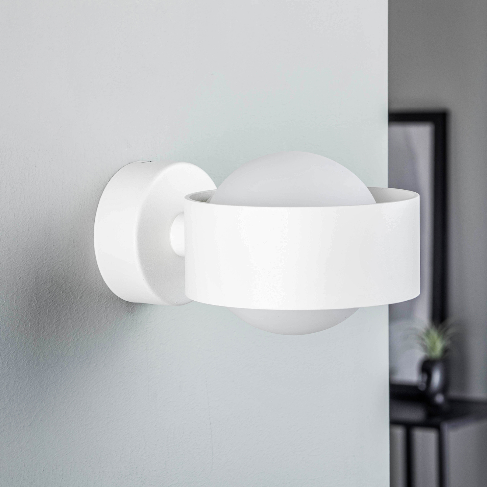Mado wall light, steel, white, one-bulb