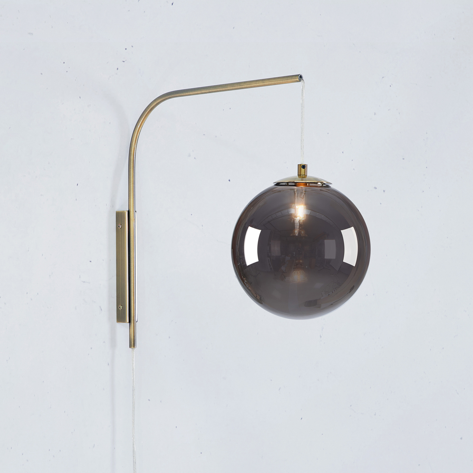 Dione wall light with a plug, brass/smoky grey