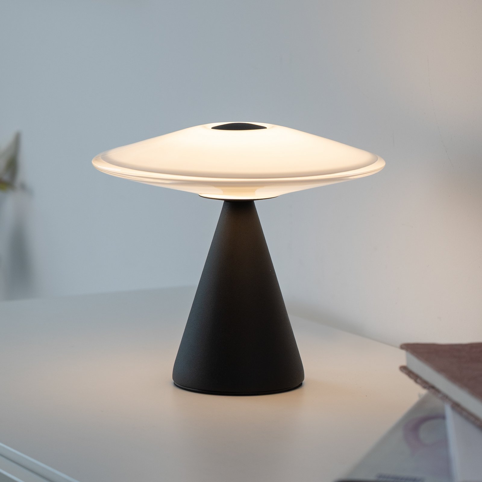 Paul Neuhaus LED-Tischlampe Elipsa, weiß/schwarz, dimmbar