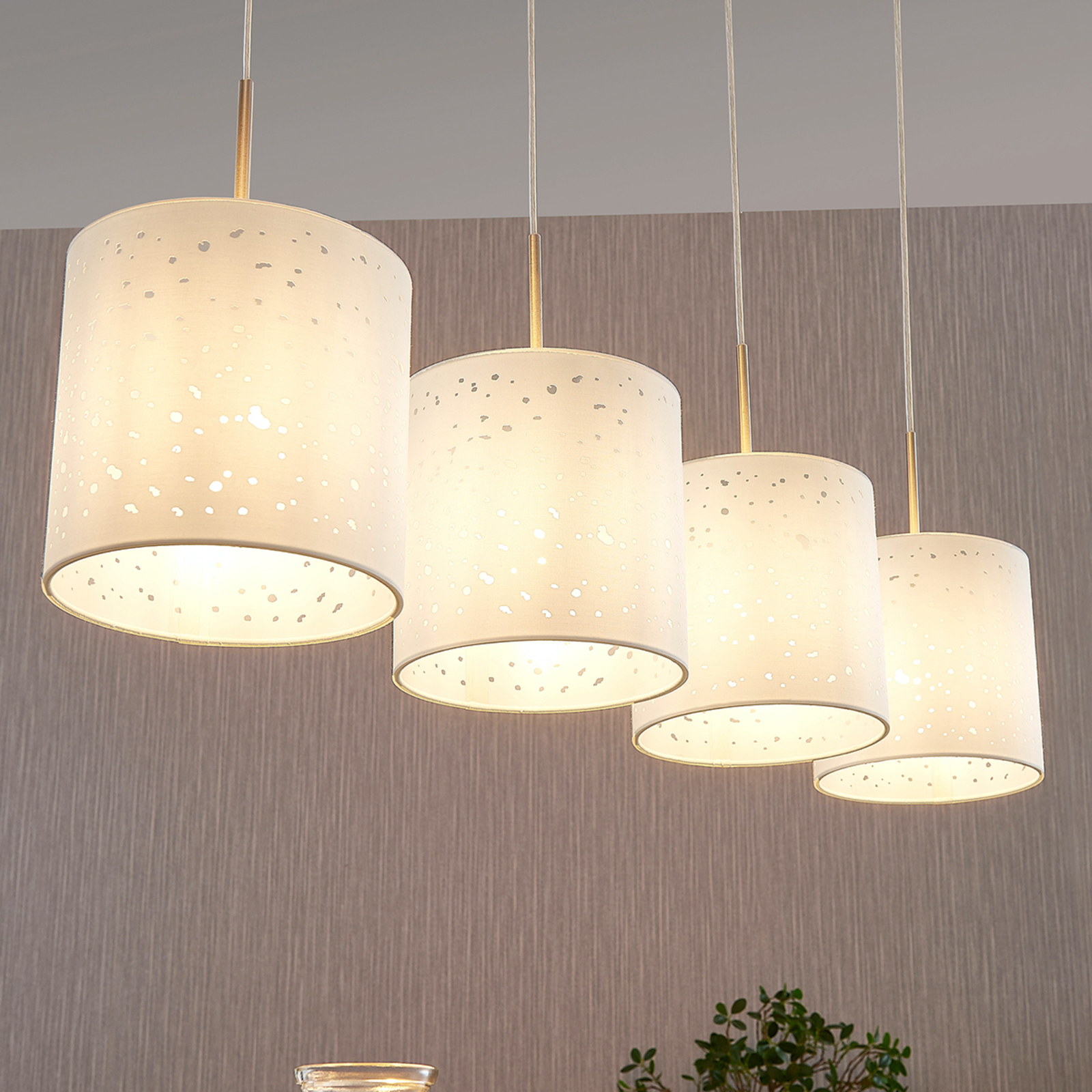 Pendelleuchte Umma, Lochdesign, 4 fl., weiß Pendelleuchte Umma, Lochdesign, 4 fl., weiß