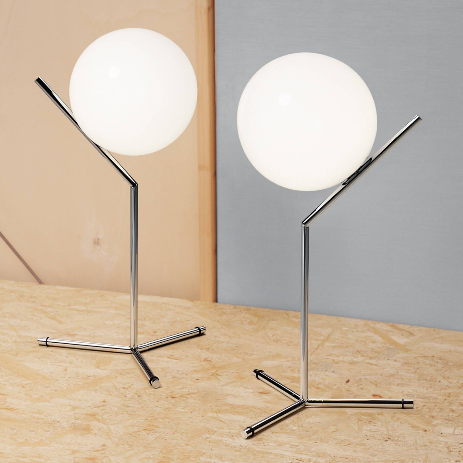 FLOS IC T1 Wysoka lampa stołowa, błyszczący chrom