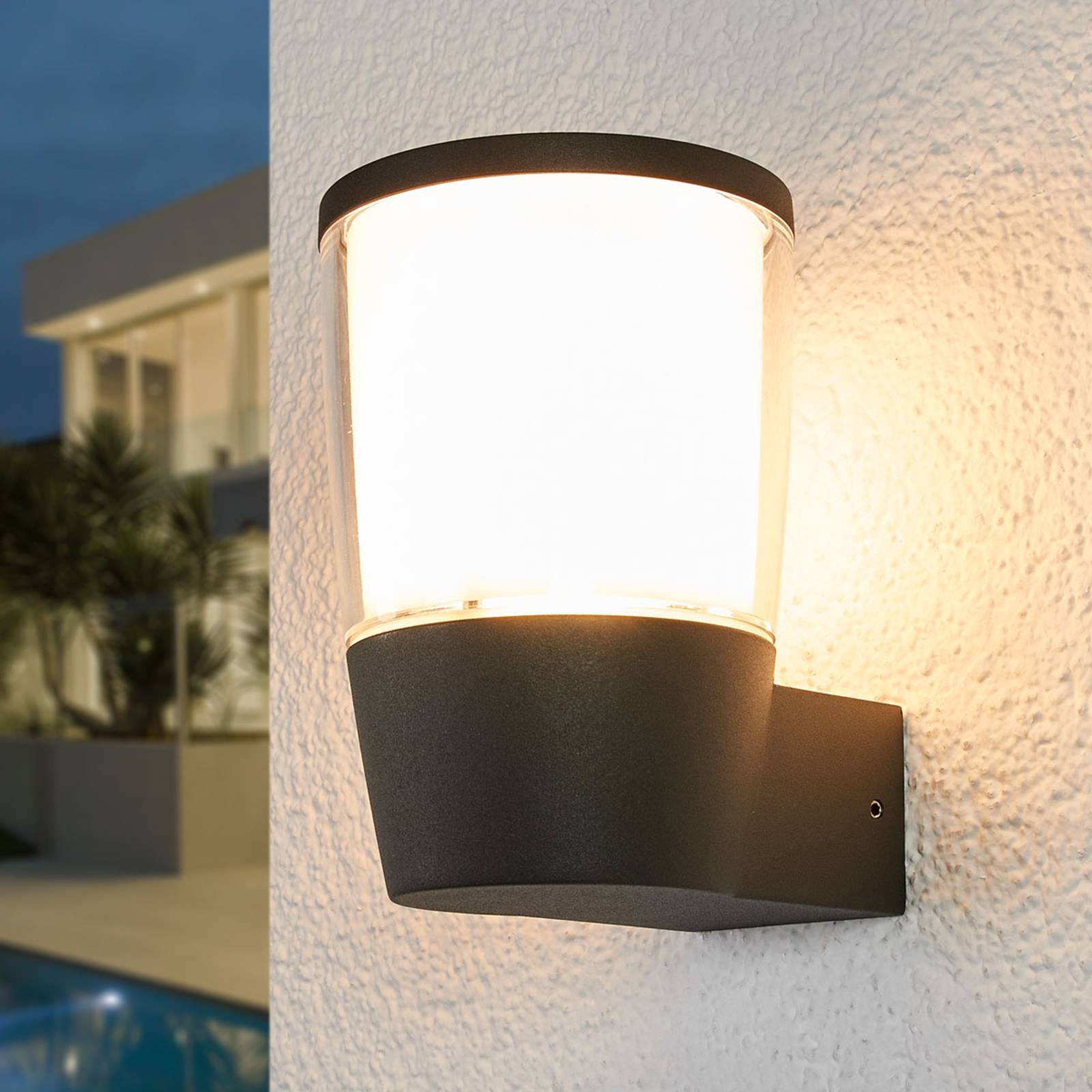 LED-Außenwandleuchte Melania mit Kunststoffschirm
