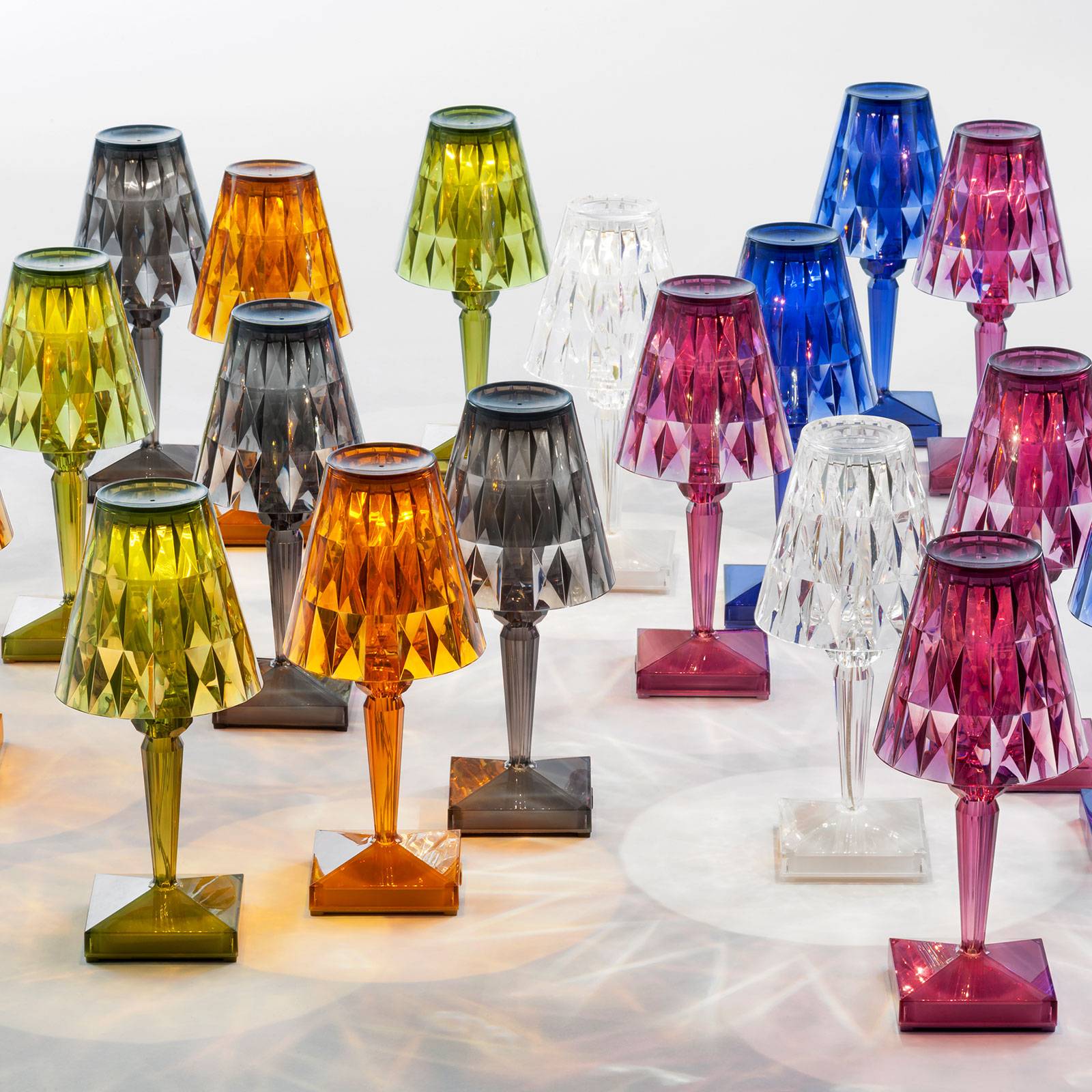 Lampa stołowa LED na baterie Kartell, 26 cm, niebieska, IP54