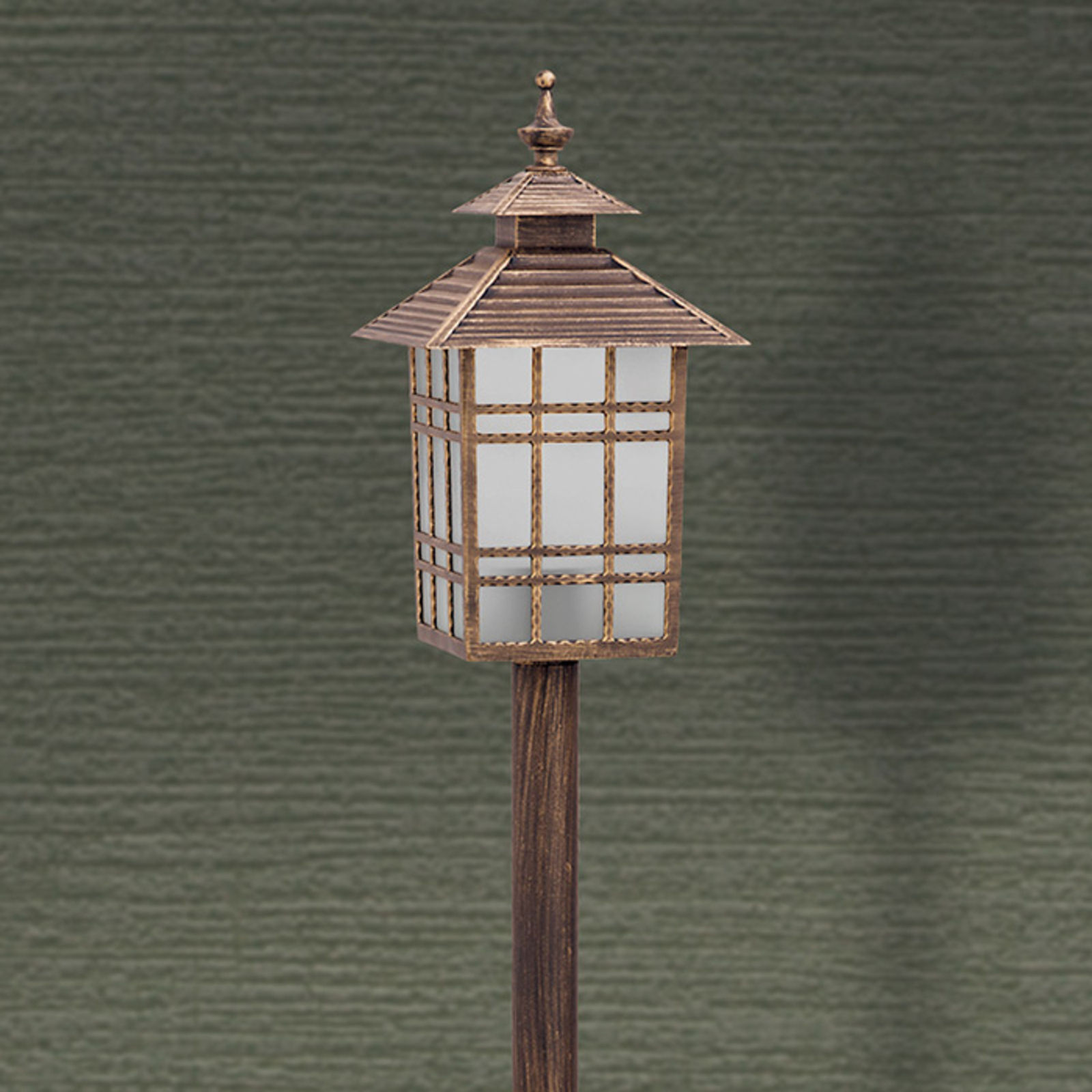 Traditional Ilka path light, lantern shape