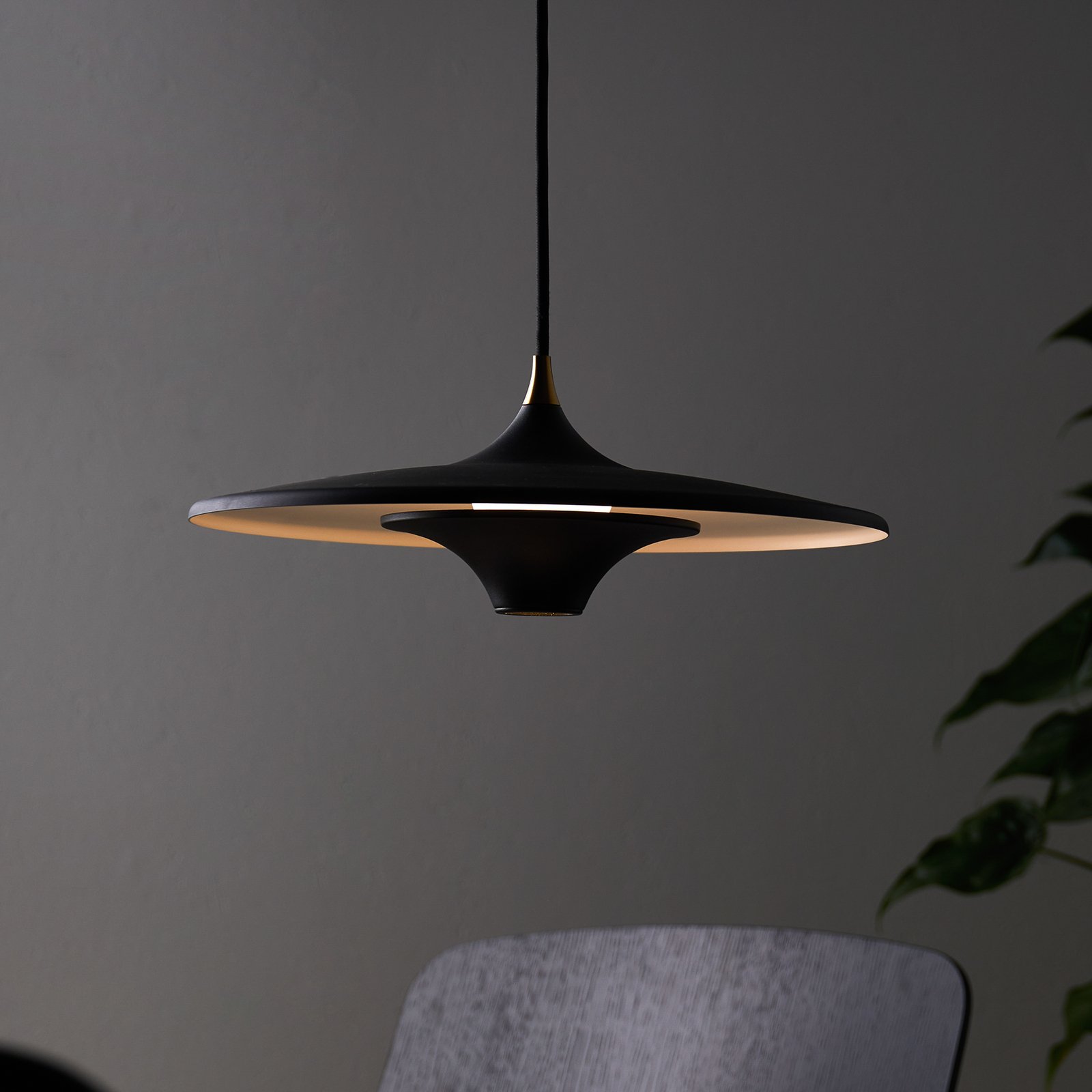LOOM DESIGN LED-pendellampe Moja, Ø 35 cm, svart