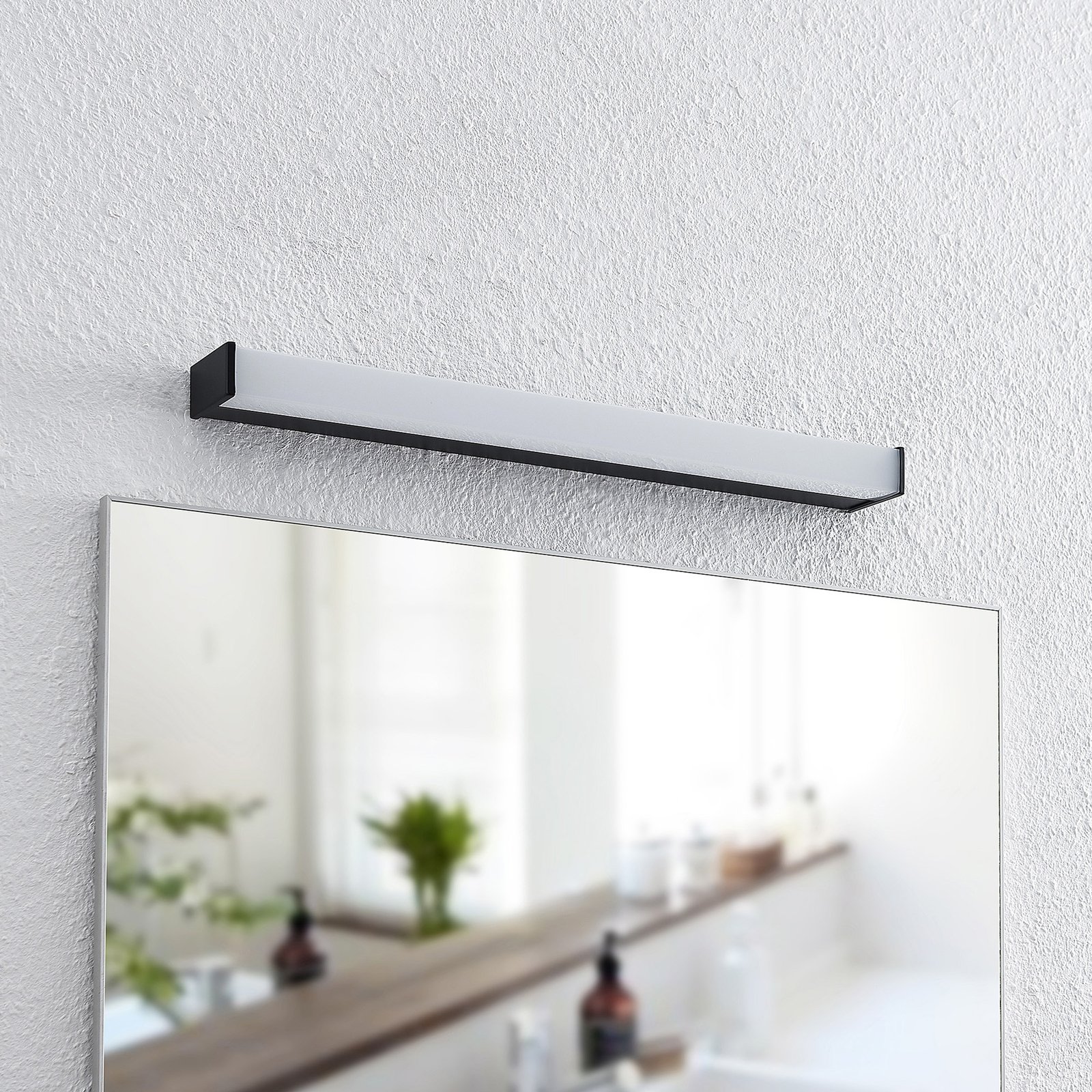 Ulisan LED Aplique de Pared IP44 L58,8 Matt Black/White - Lindby