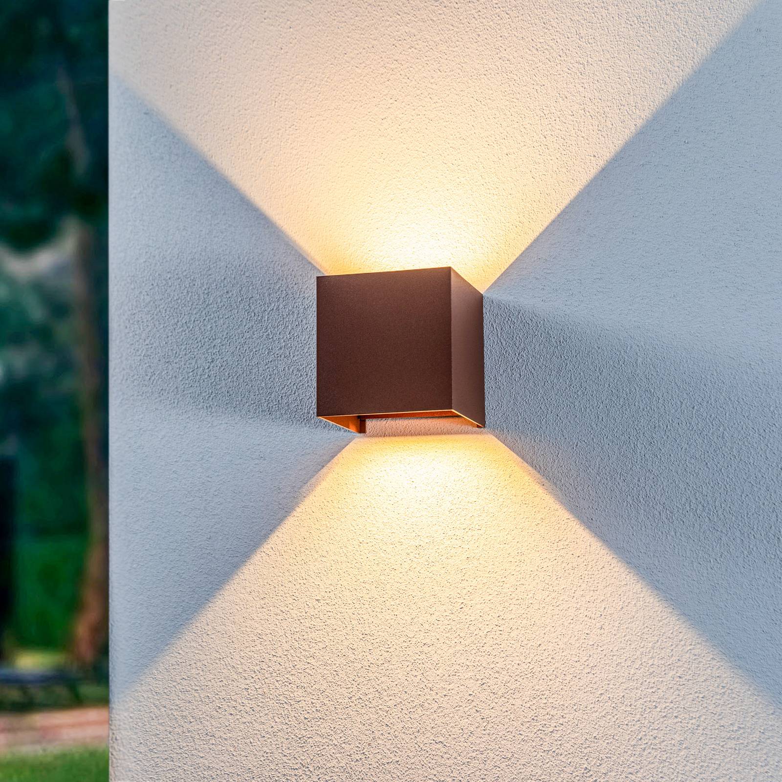 Lindby LED-Außenwandleuchte Nivar, eckig, rostbraun, Metall günstig online kaufen