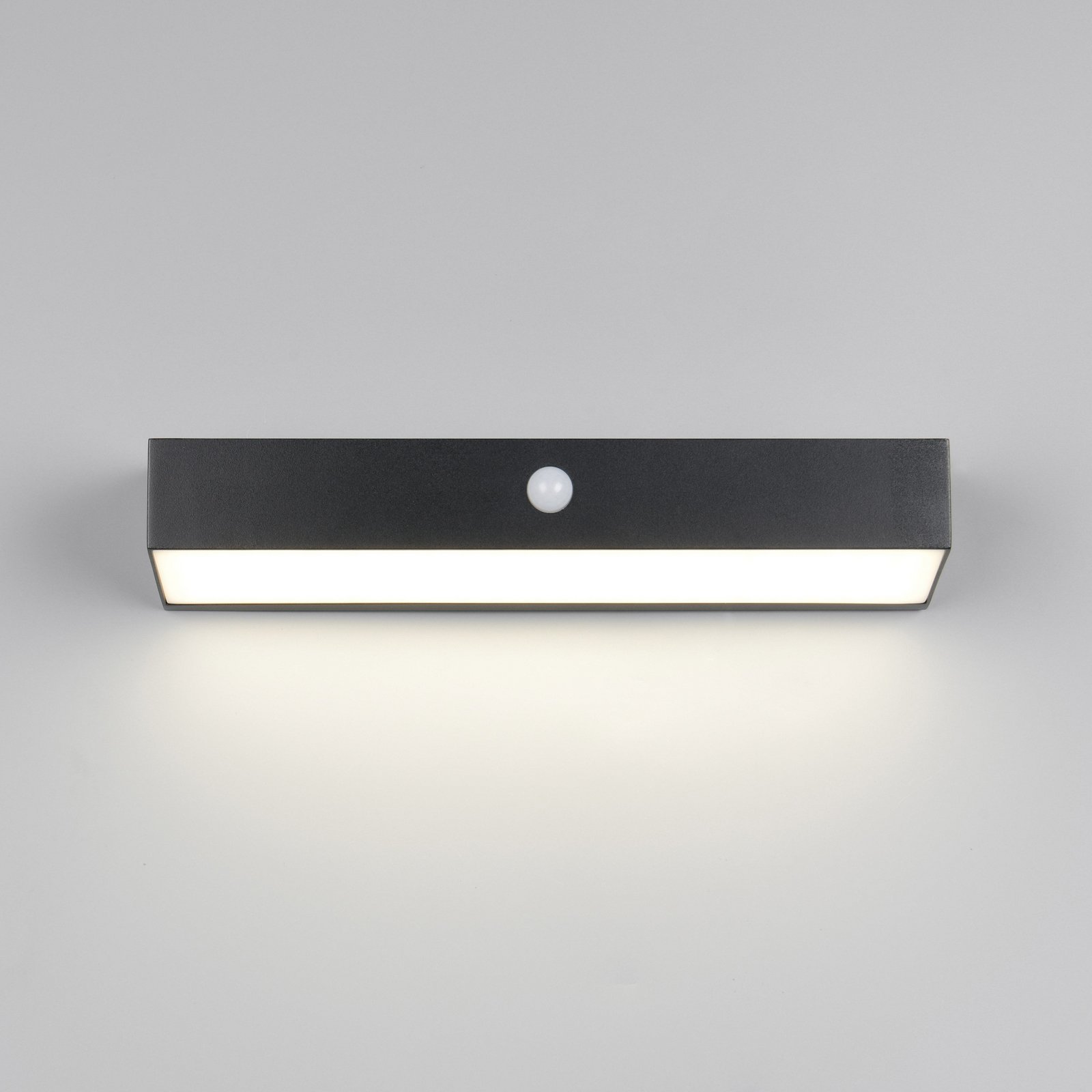 Silves solar wall light, black, sensor, IP44