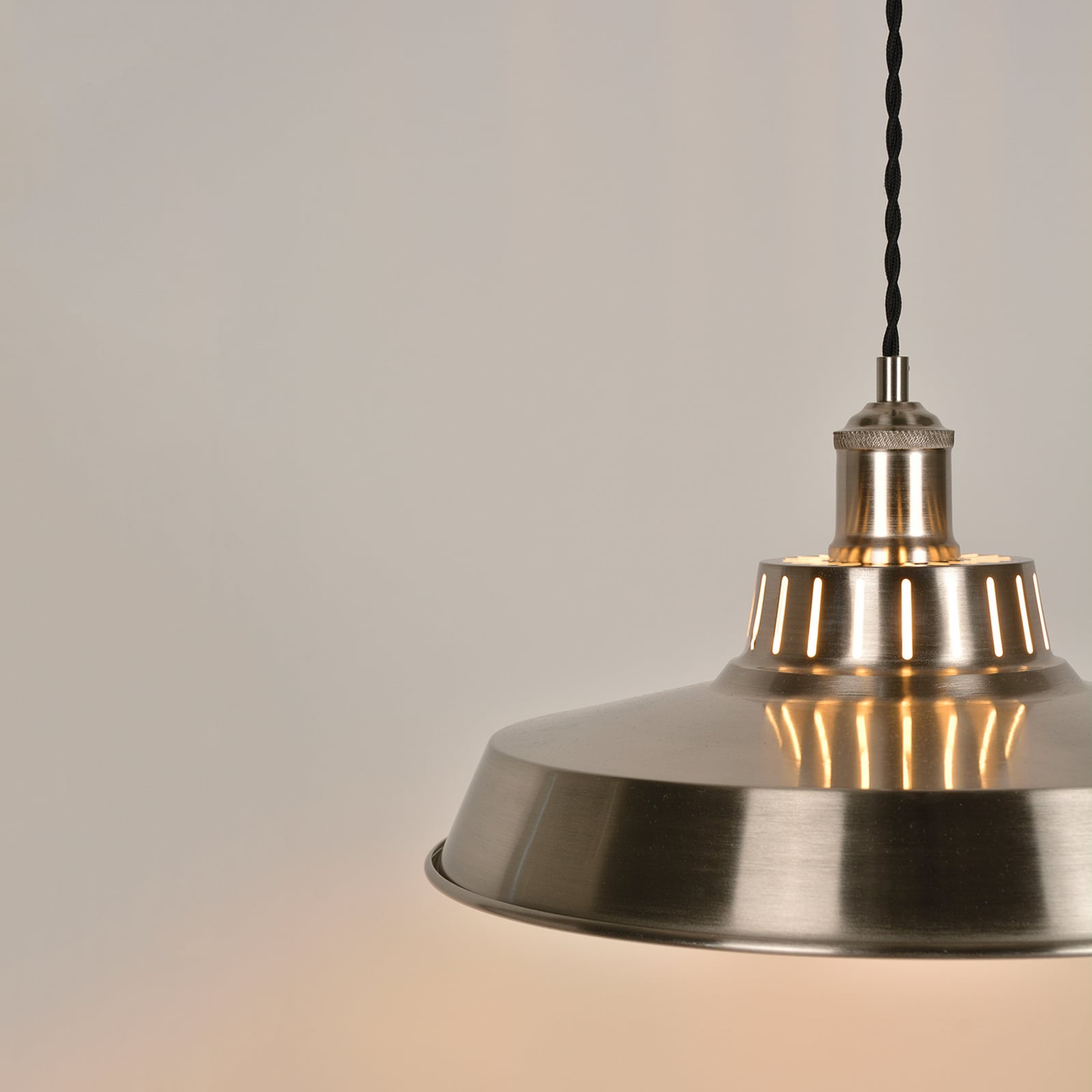 Suspension Thelma, couleur aluminium, Ø 38 cm, métal Suspension Thelma, couleur aluminium, Ø 38 cm, métal