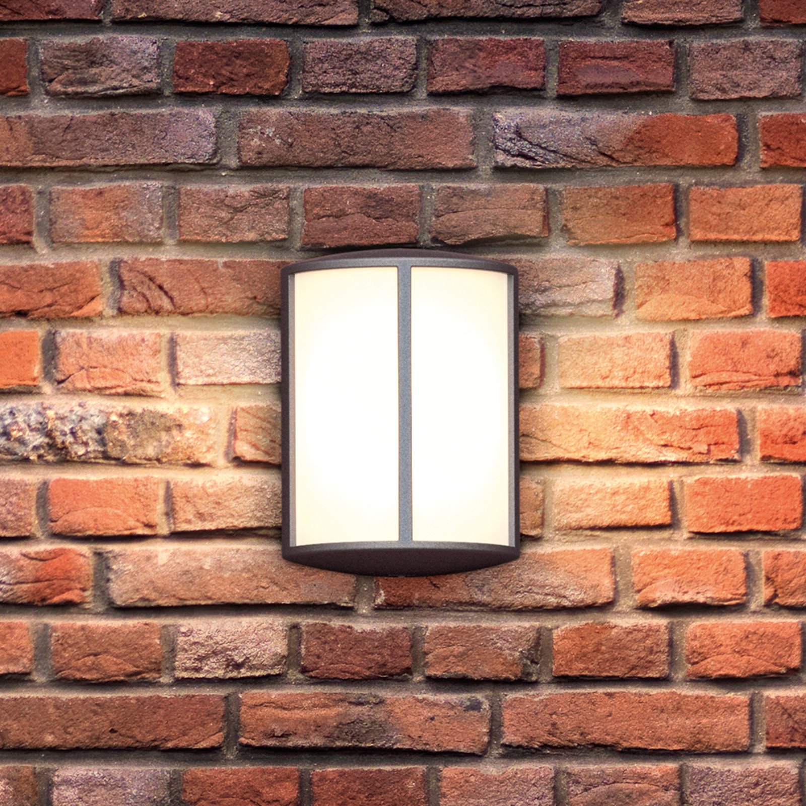 Acogedora lámpara LED para pared exterior Stock