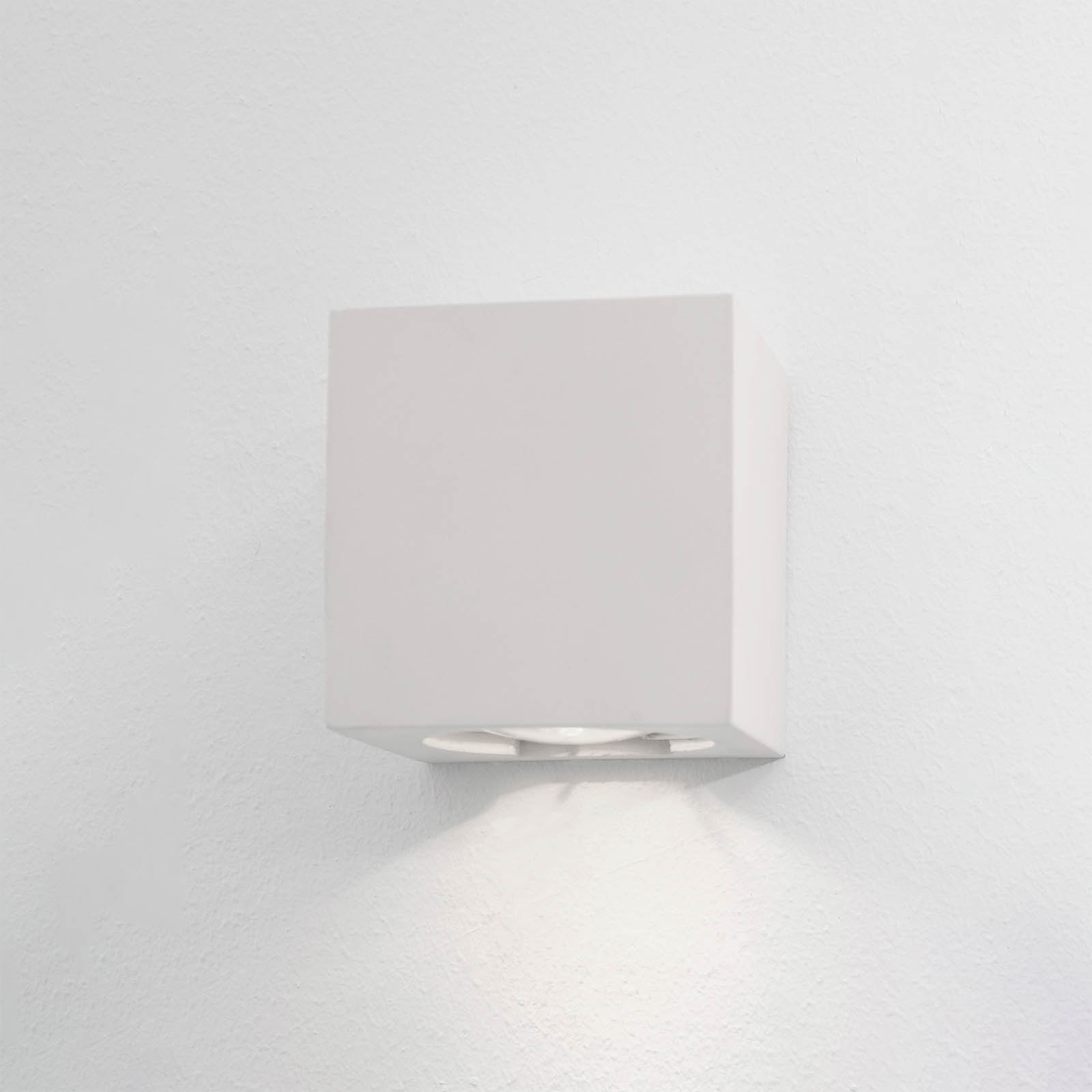 Wandlamp Cube van keramiek, wit, hoogte 7,5 cm