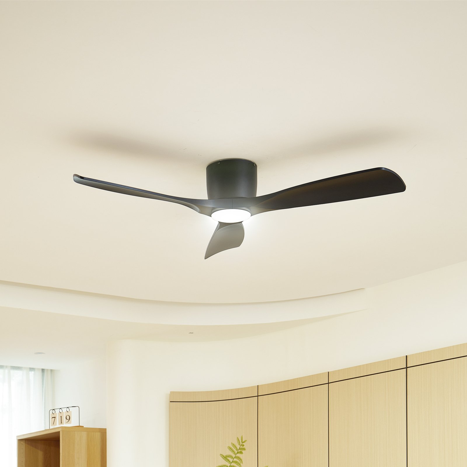 Lucande Smart LED-Deckenventilator Moneno, schwarz, DC, Tuya