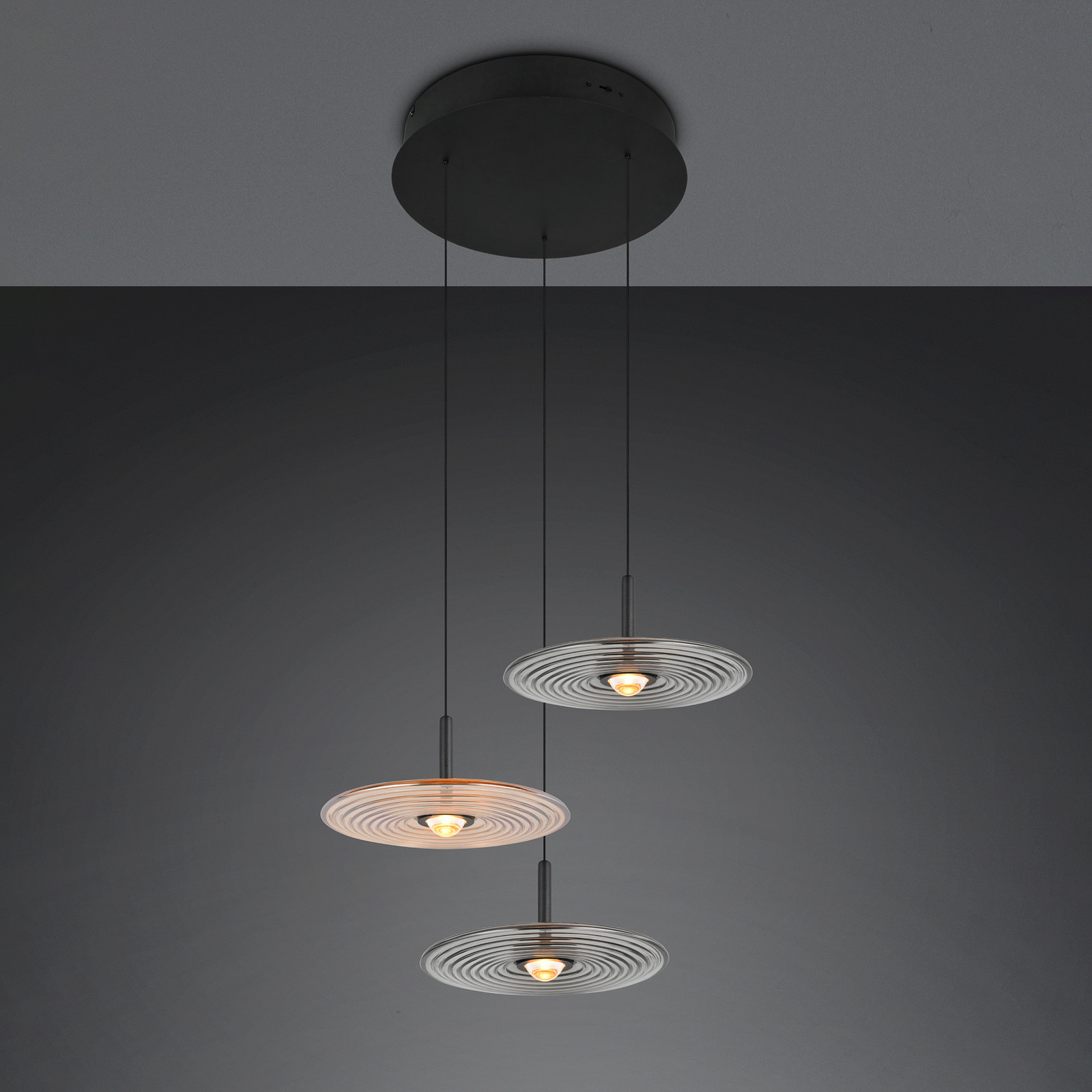 Trio Lighting LED висяща лампа „Sirena“ – черна/кехлибарена/димна, Ø 41 см, стъкло, 3-лампова