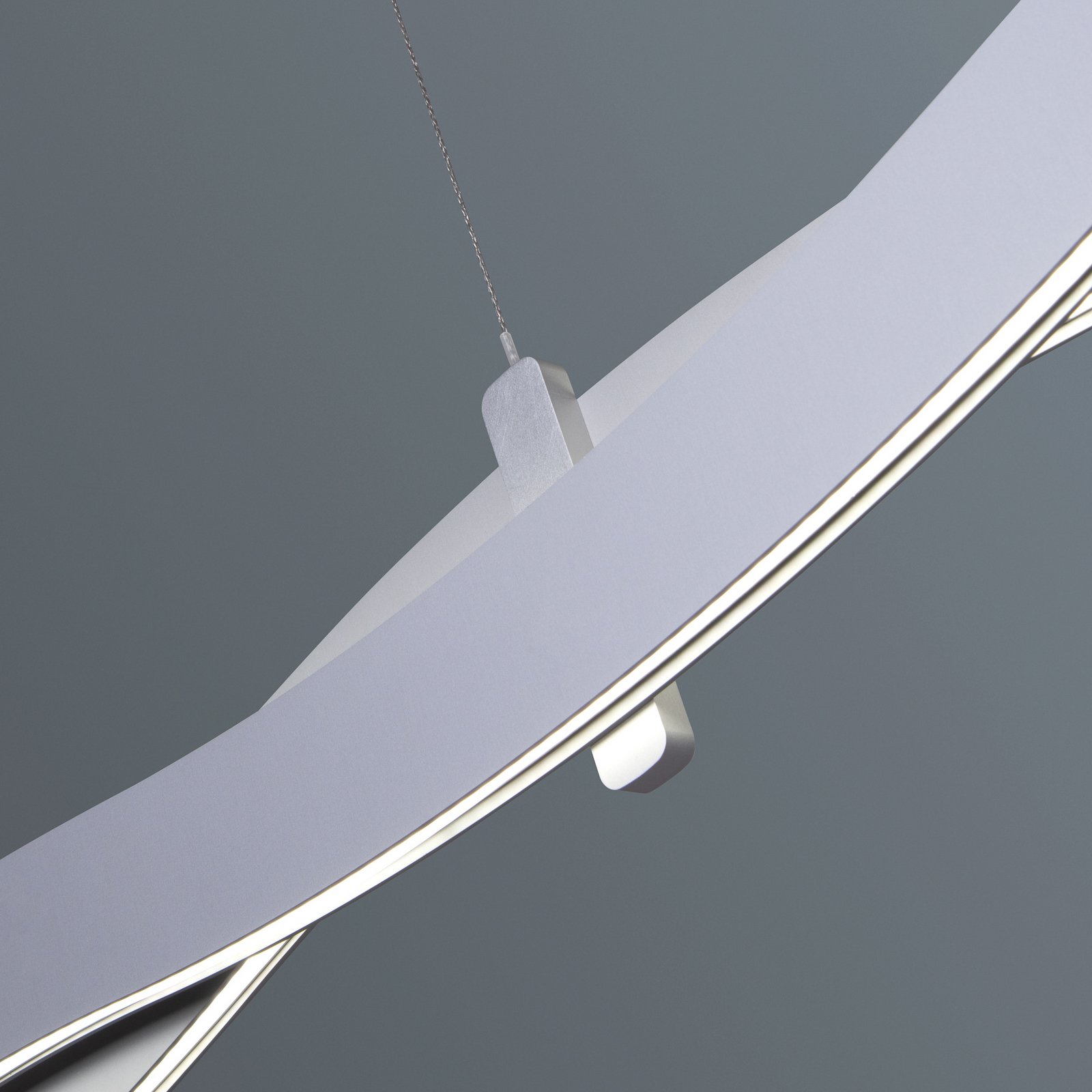 Lampada LED a sospensione Swing di Bopp, colore alluminio, lunghezza 120 cm