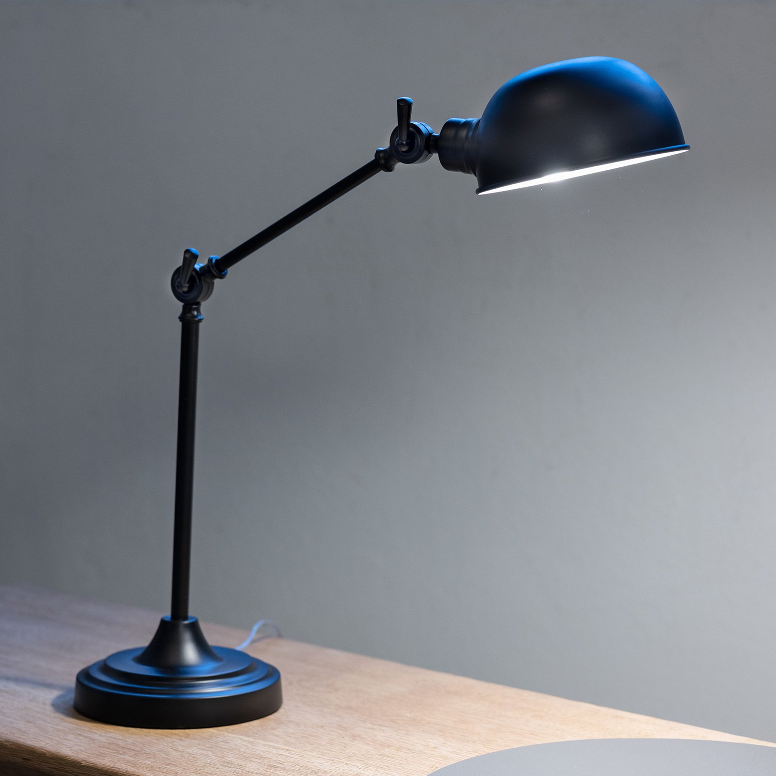 Portland table lamp, 2-way adjustable, black