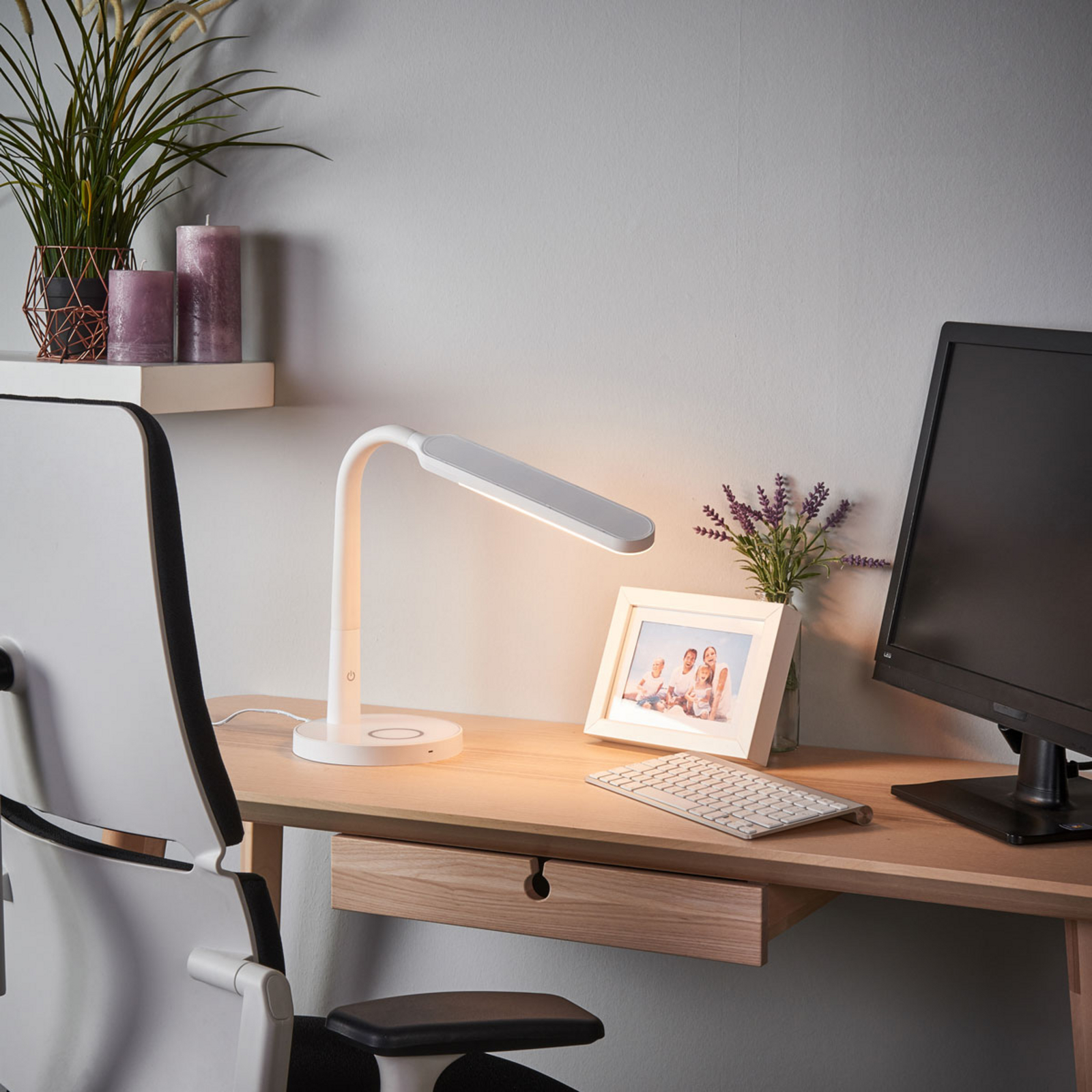 Maily hvit LED skrivebordslampe, USB tilkobling Maily hvit LED skrivebordslampe, USB tilkobling