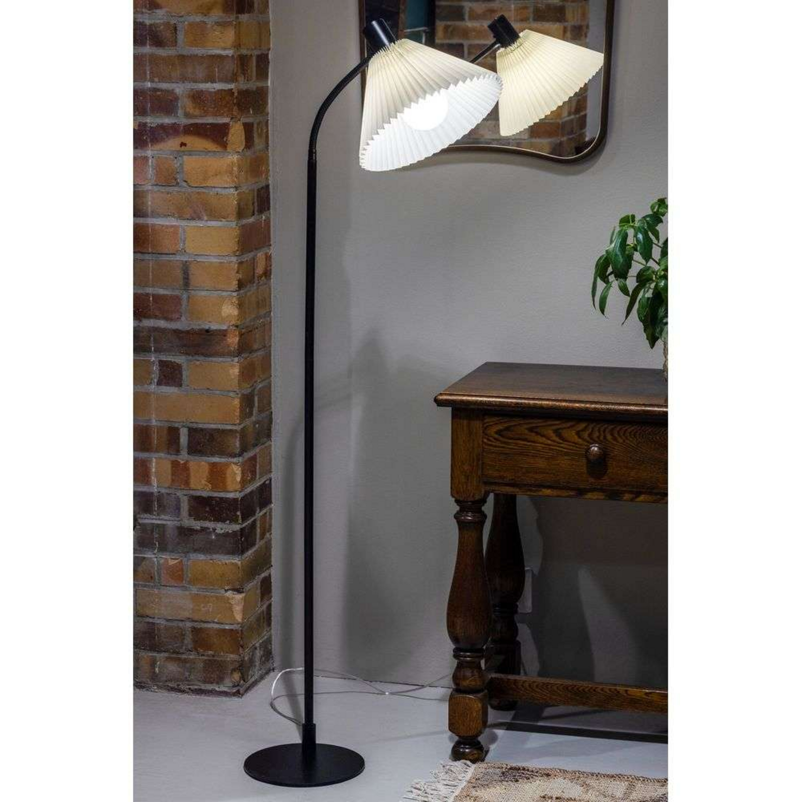 Mira Floor Lamp Black/Off-White - Markslöjd