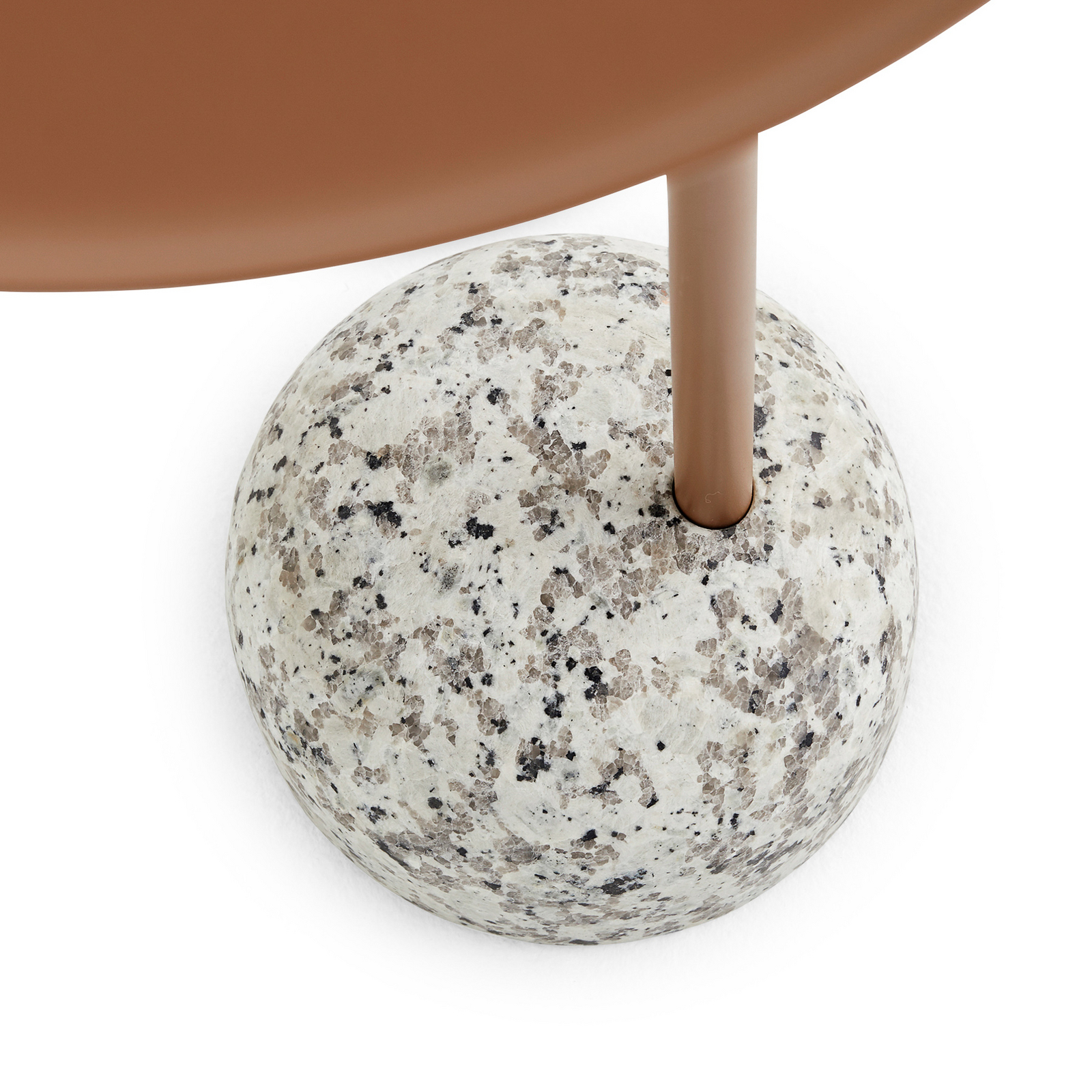 Bowler sidobord, brunt, höjd 70,5 cm, granit/stål - HAY Bowler sidobord, brunt, höjd 70,5 cm, granit/stål - HAY