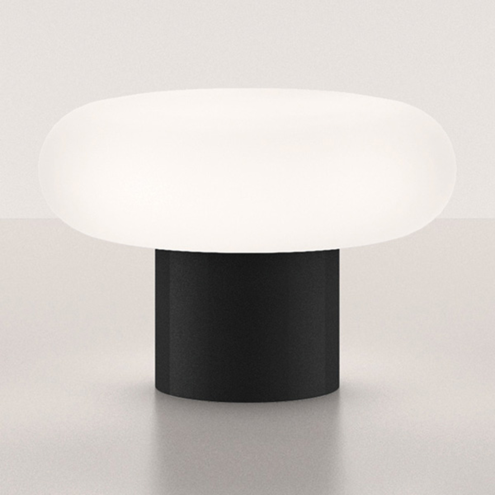 Artemide Itka lampada da tavolo base ceramica nero