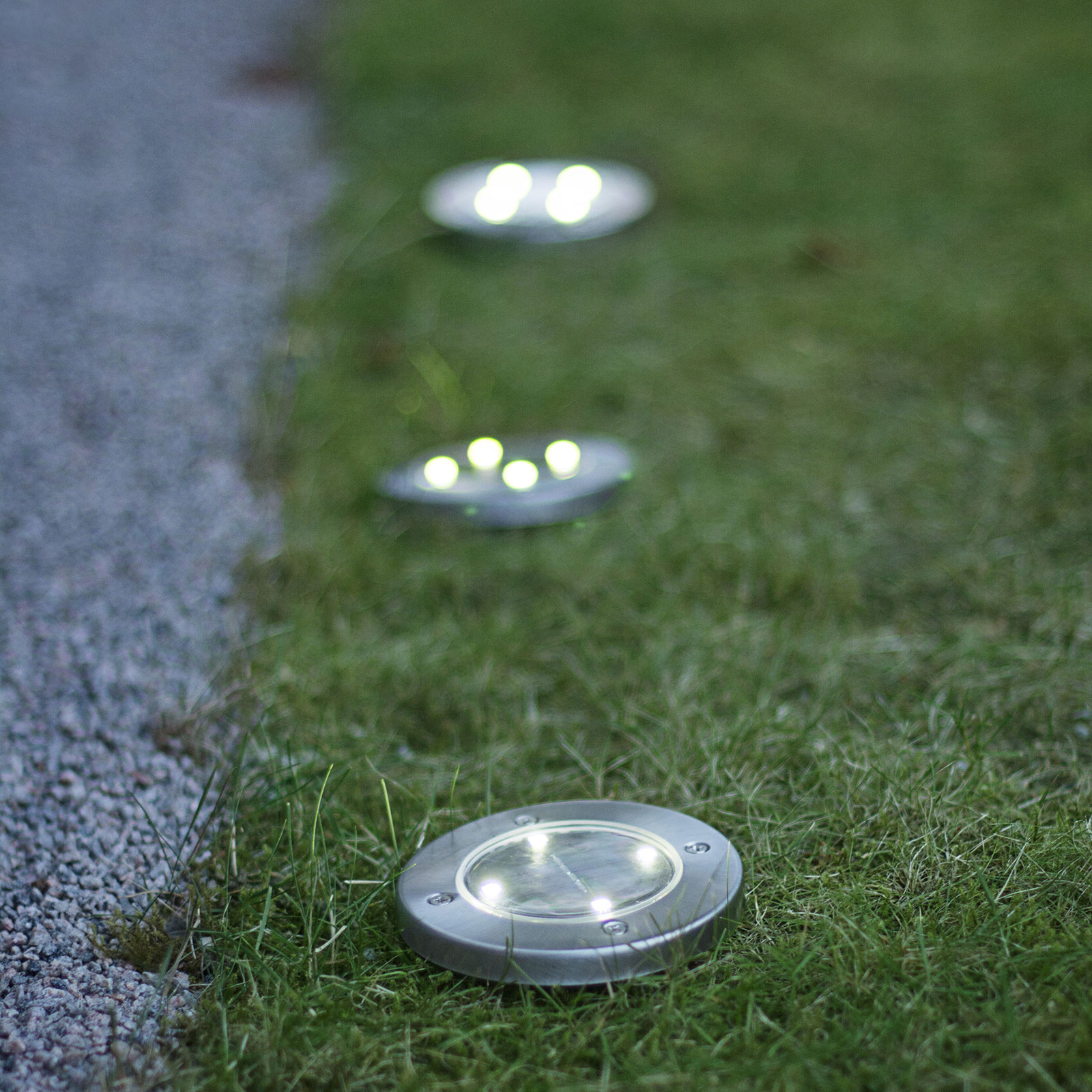 LED-solcellelampe Lawnlight med jordspyd