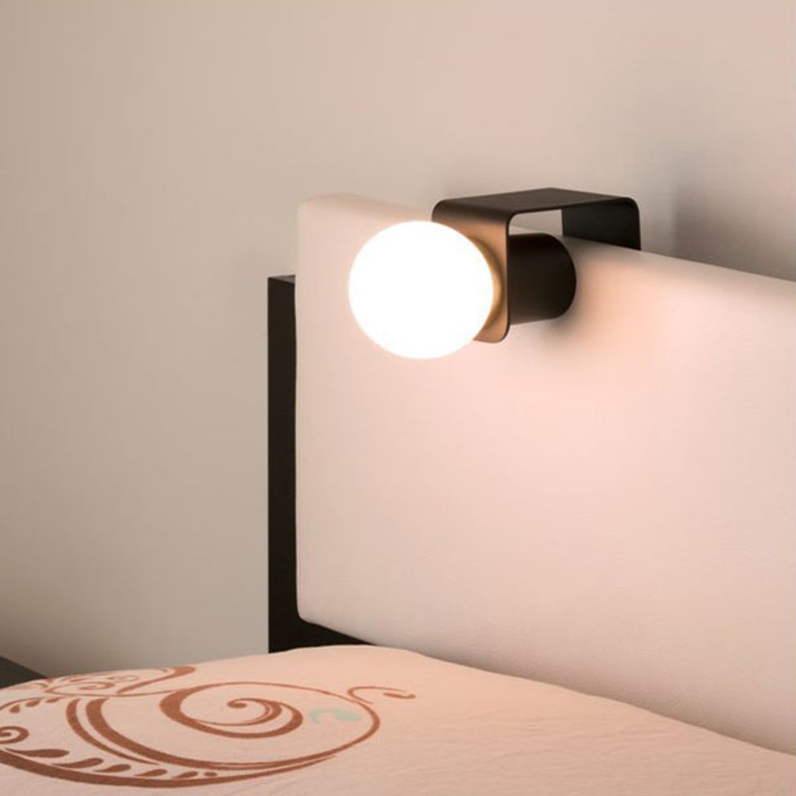 SLV Tonila LED-bordslampa svart/mässing