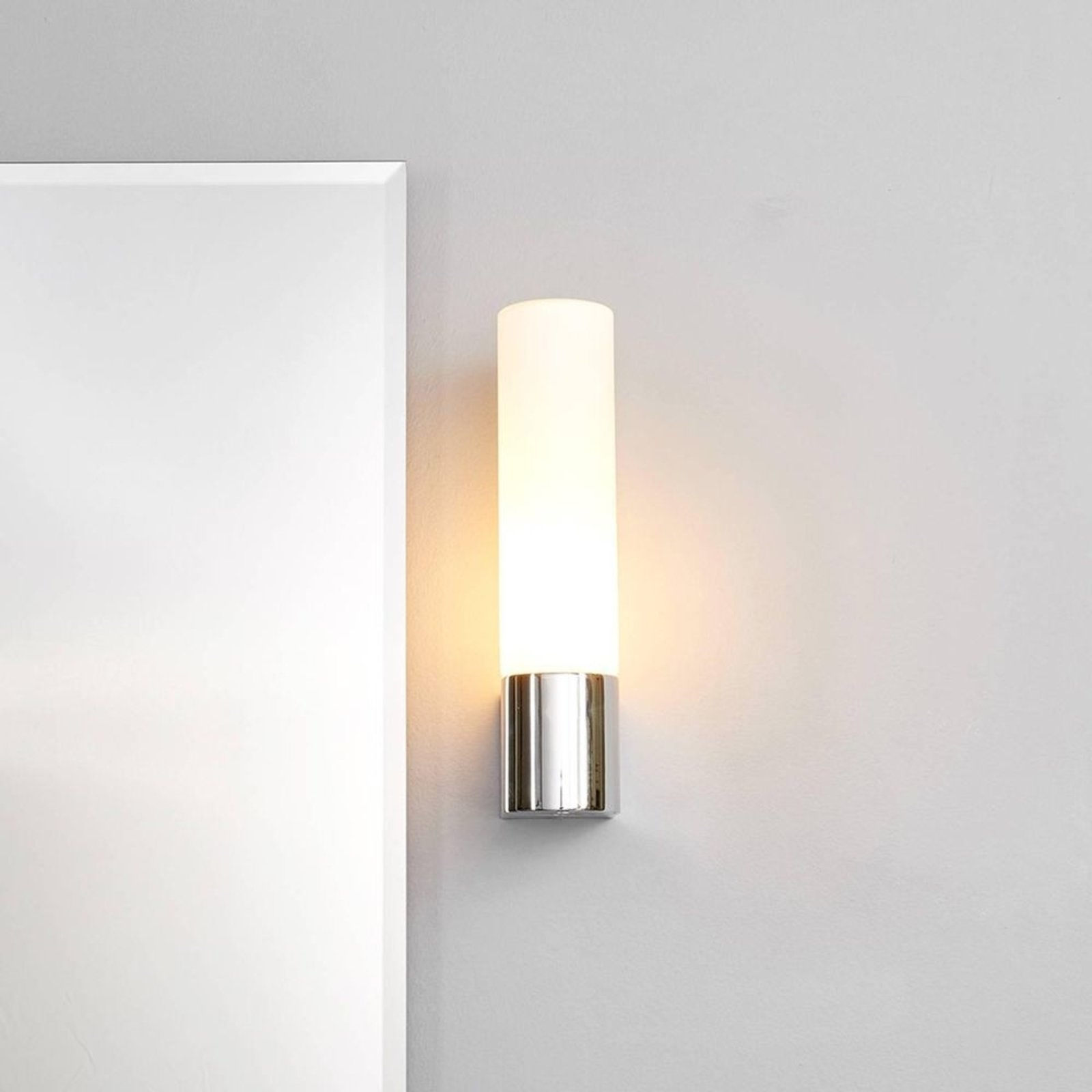 Melike Seinävalaisin Chrome/Satin White - Lindby