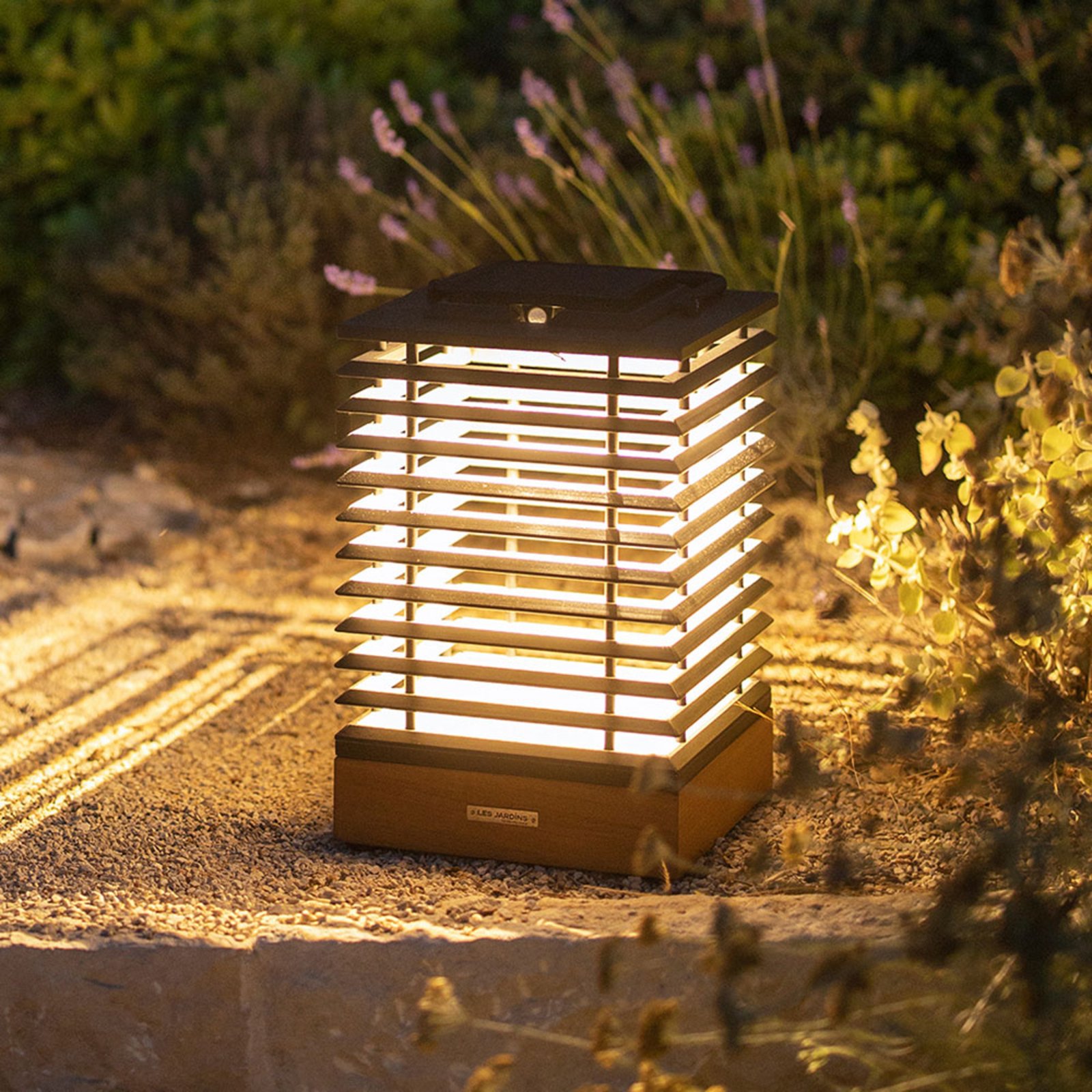Lanterna LED solare Tekura con sensore, alta 37 cm