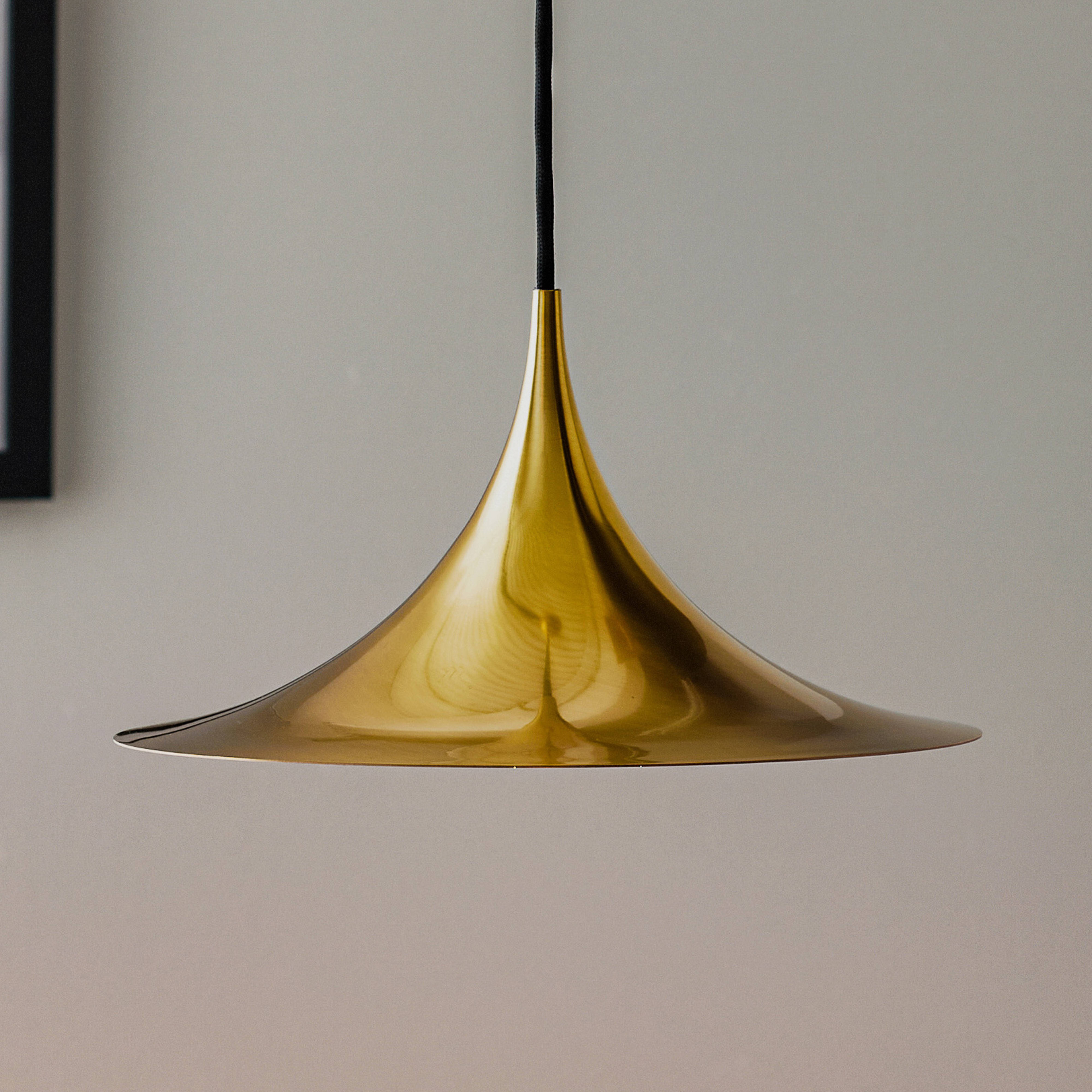 GUBI Semi pendant light, Ø 30 cm, shiny brass