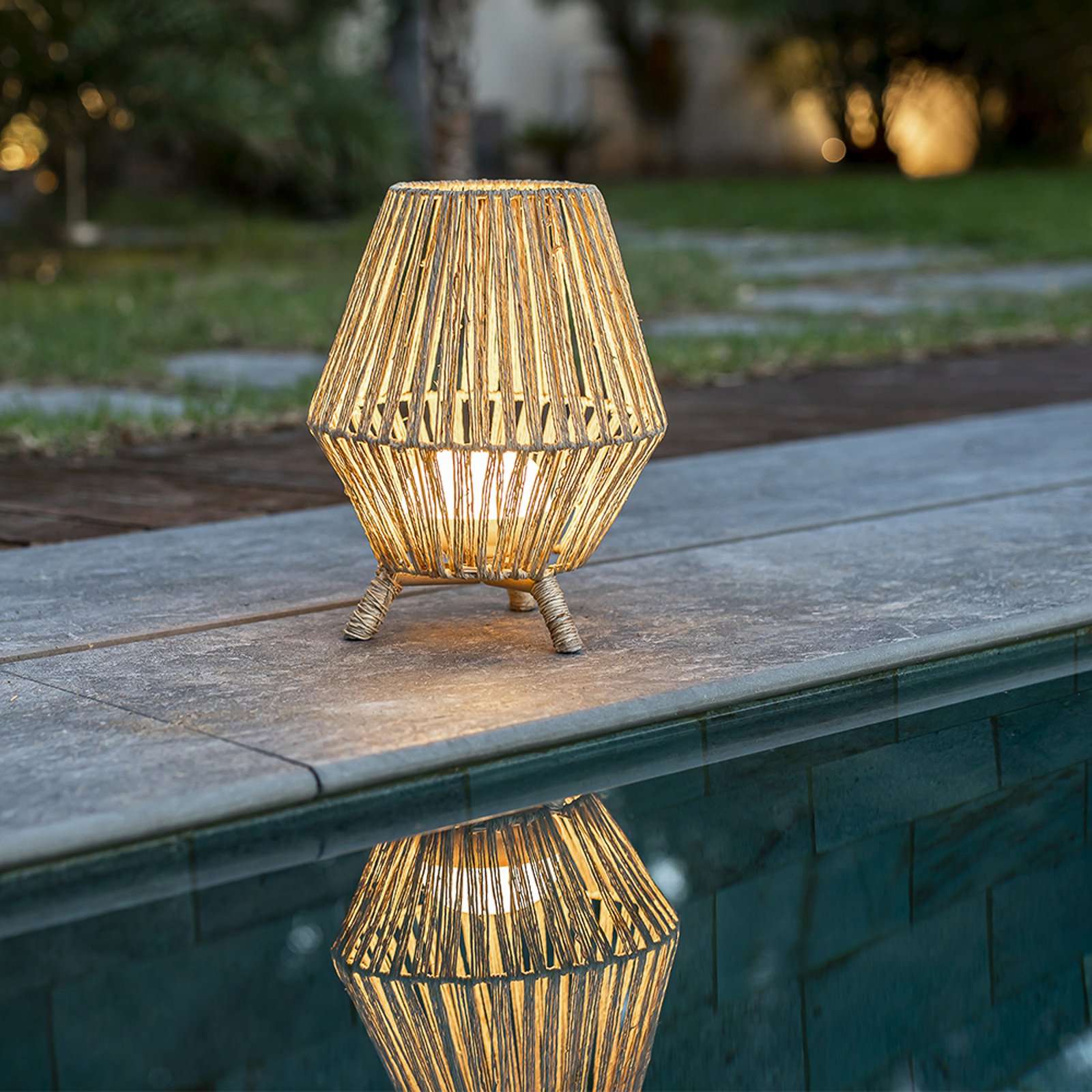 Lámpara de pie exterior Amalfi LED ratán con mando New Garden