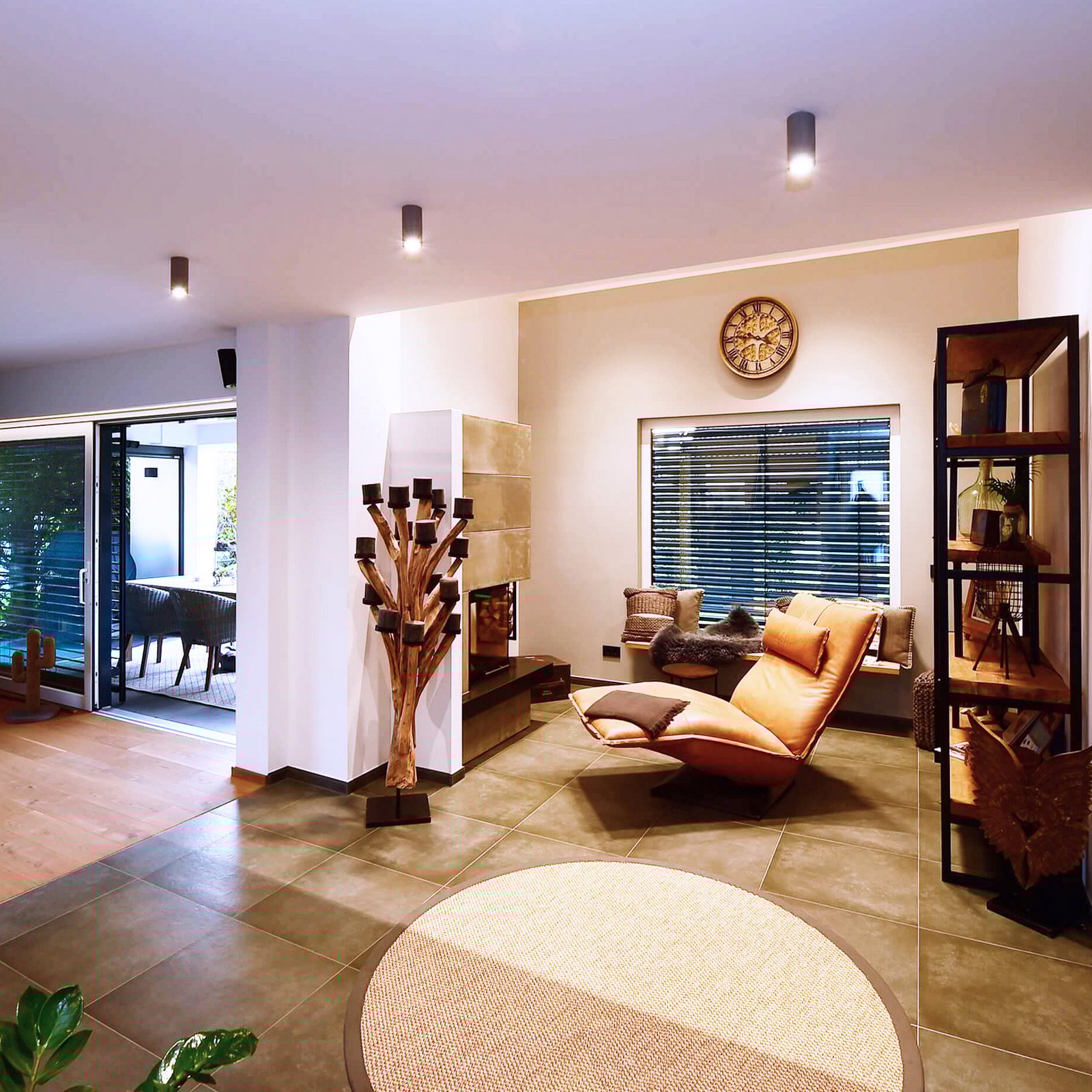 LED-downlight do montażu natynkowego Lucea 20 W czarny