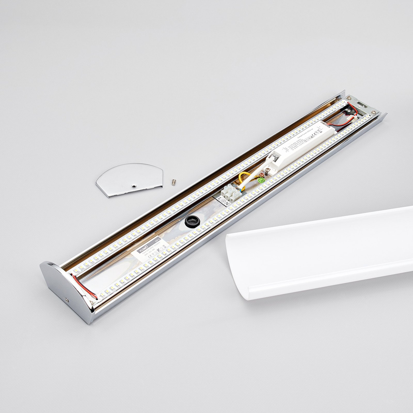 Lindby LED-Bad-Wandleuchte Elanur, weiß/chrom, 58 cm, IP44