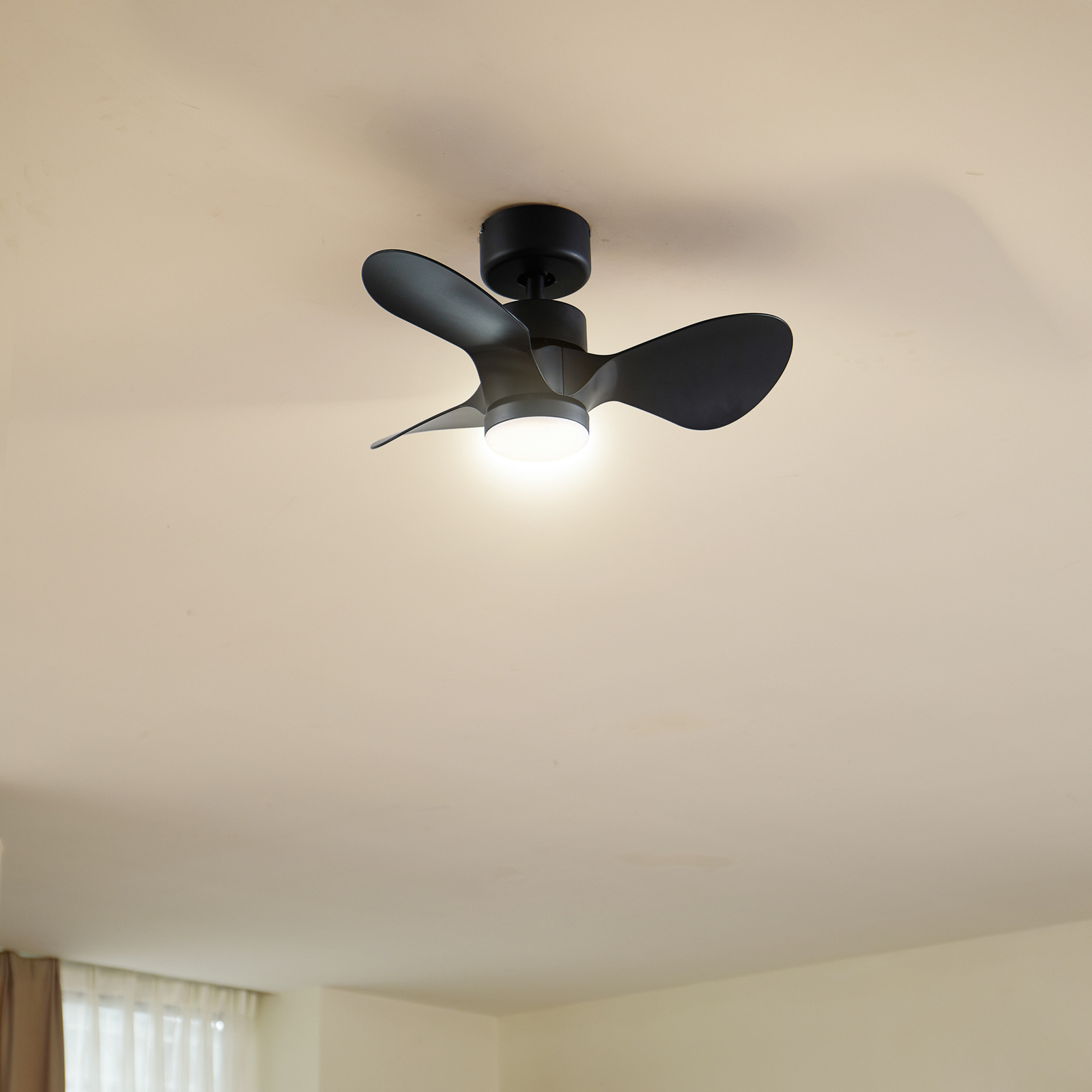 Lindby LED stropni ventilator Enon, crni, DC motor, tihi