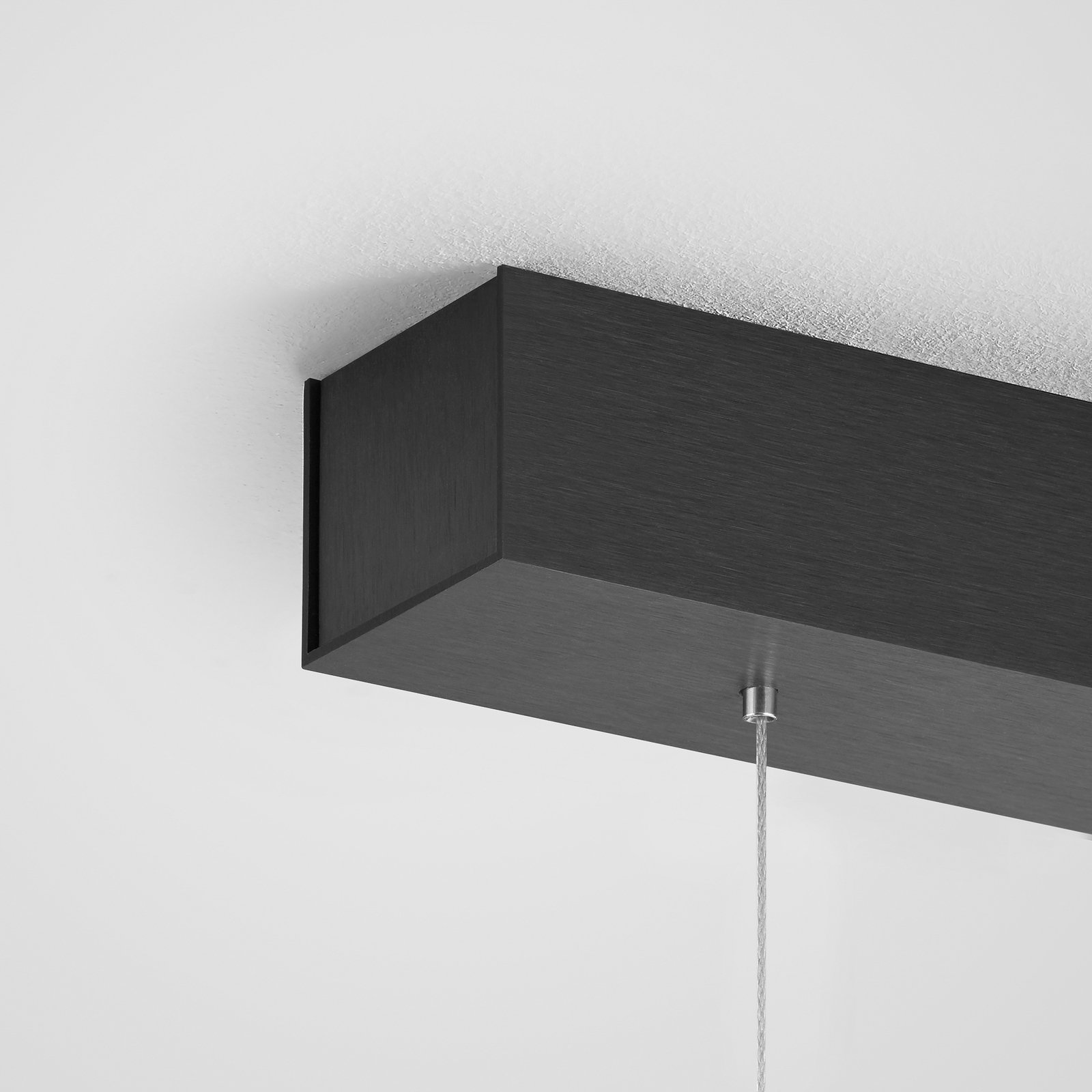 Candeeiro suspenso LED Quitani Margita, comprimento 148 cm, preto
