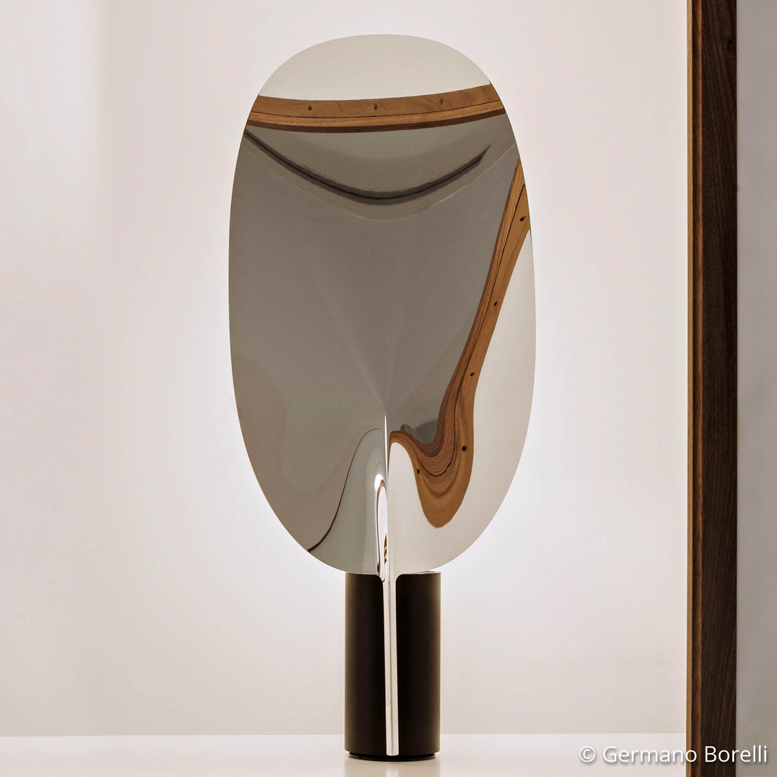 FLOS Serena - димируема настолна LED лампа, хром